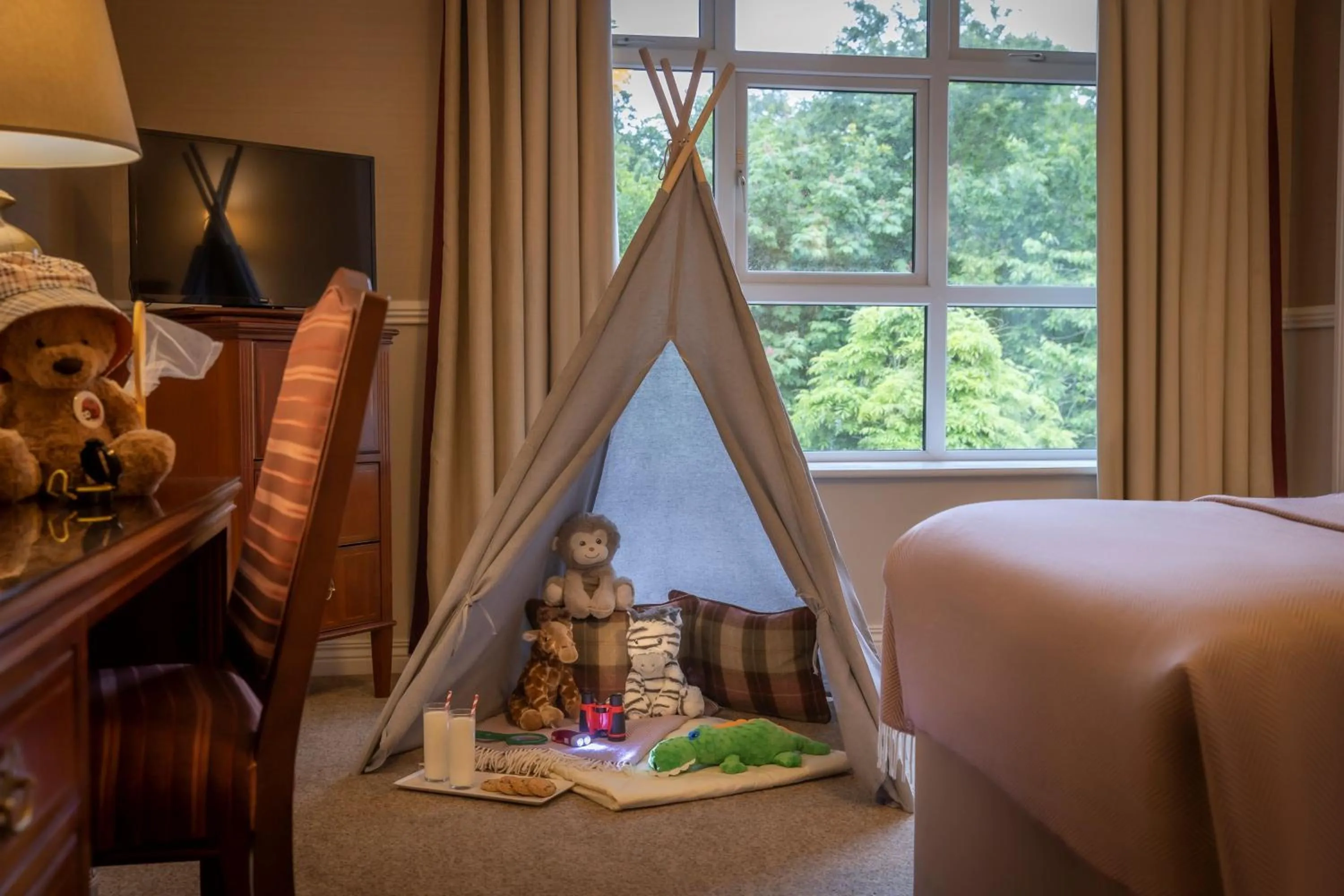 Family, Bed in Court Yard Hotel