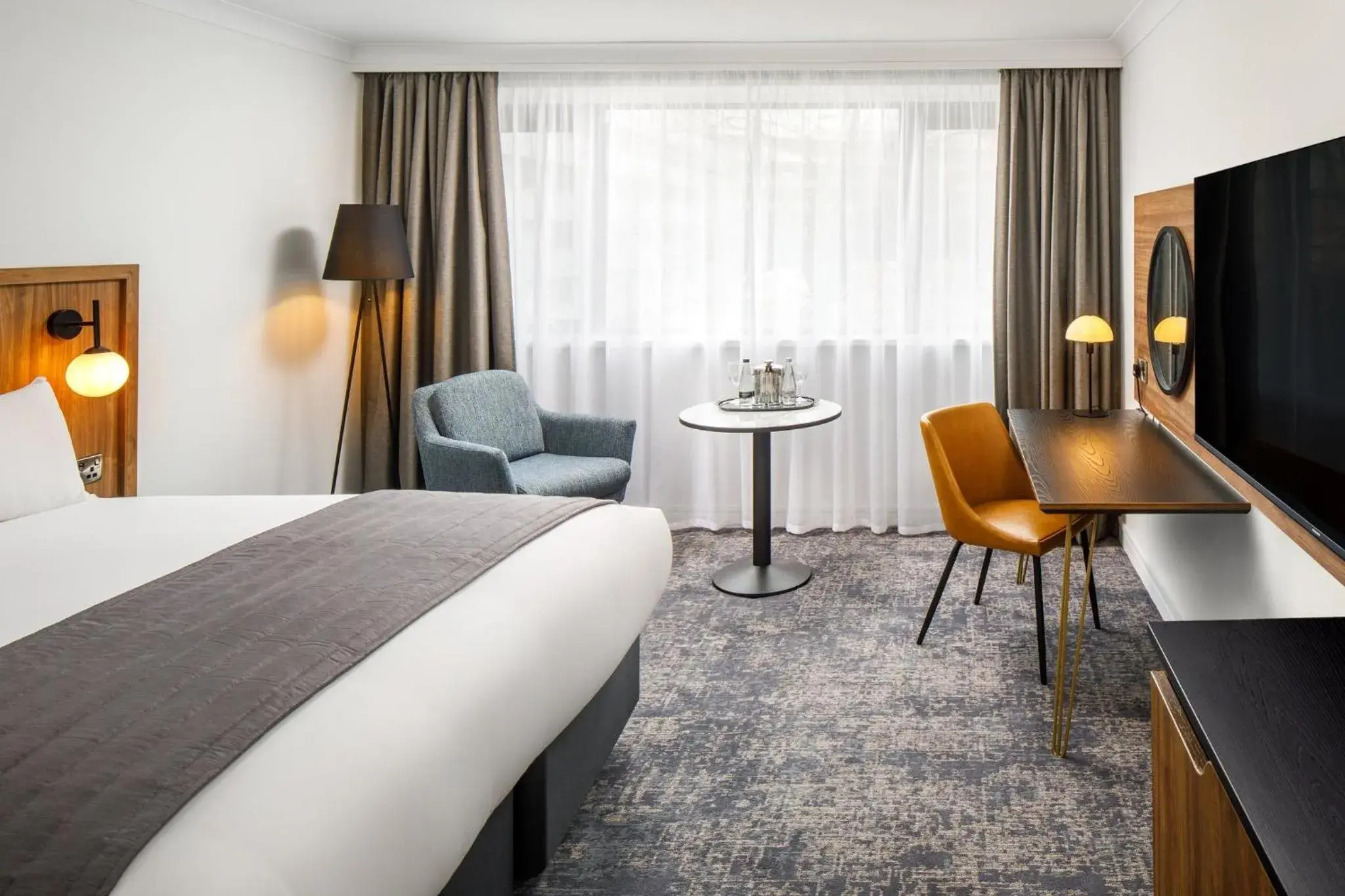 Standard King Room in Crowne Plaza Manchester Airport by IHG Standard King Room in Crowne Plaza Manchester Airport by IHG
