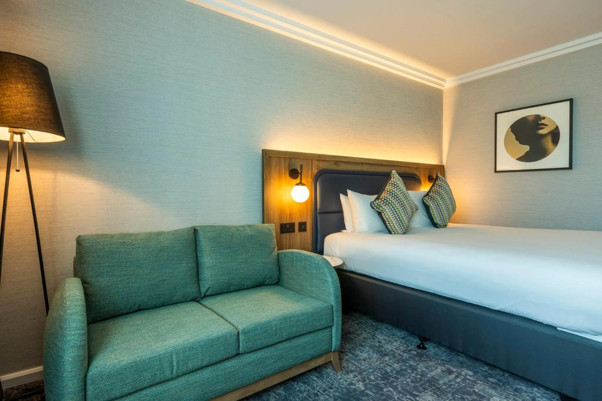 Photo of the whole room, Bed in Crowne Plaza Manchester Airport by IHG