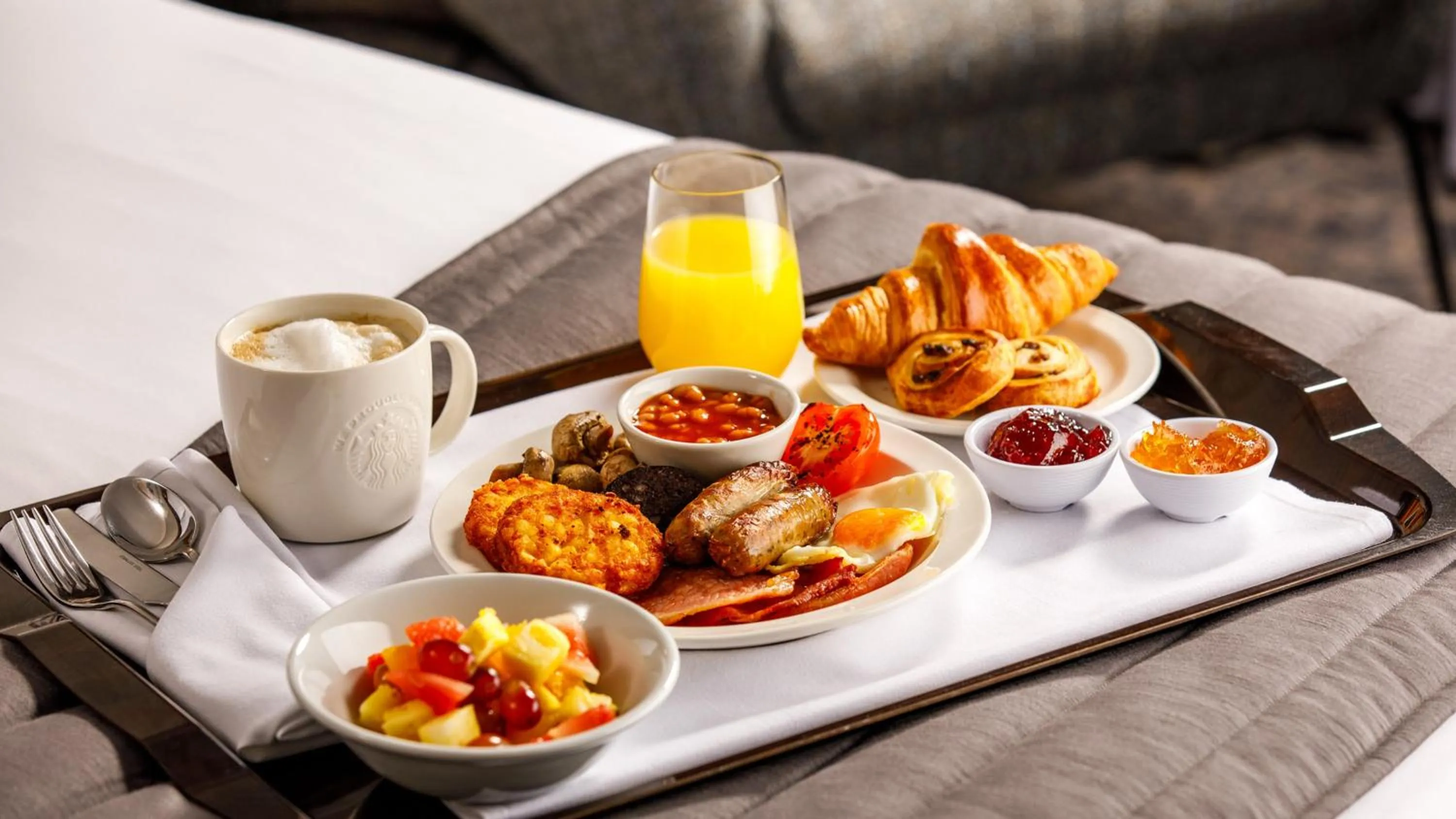 Photo of the whole room in Crowne Plaza Manchester Airport by IHG