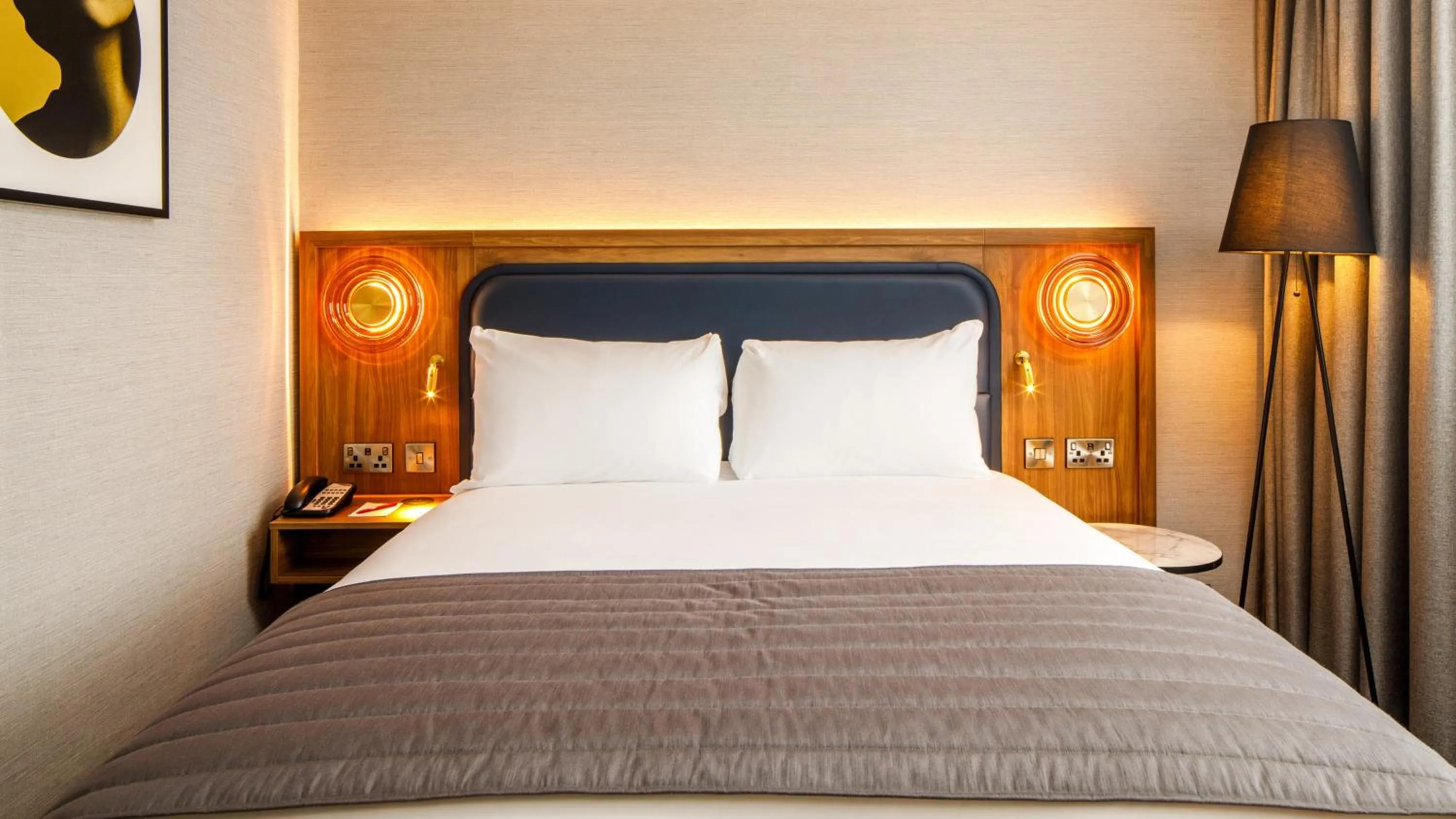 Photo of the whole room, Bed in Crowne Plaza Manchester Airport by IHG