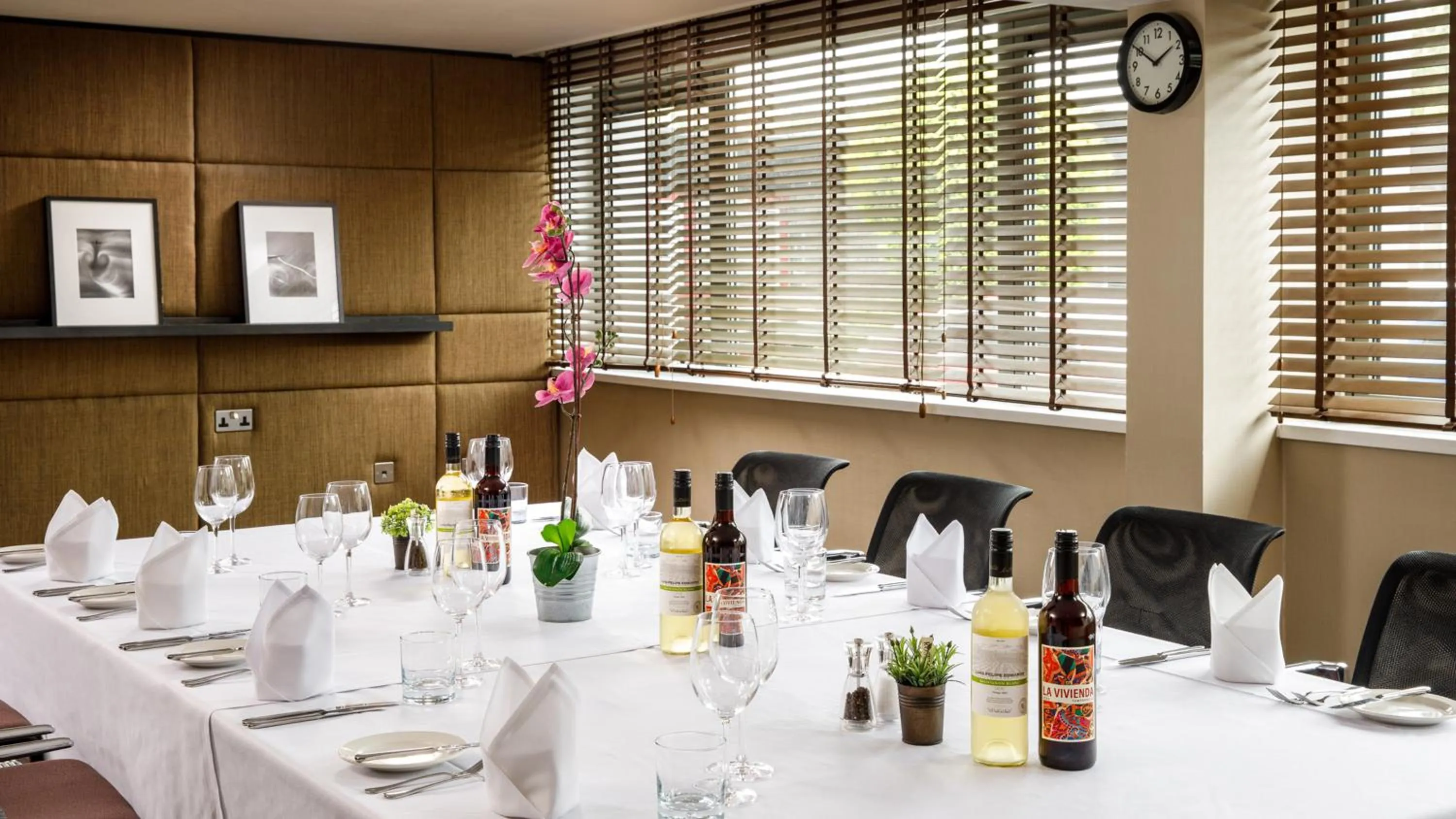 Meeting/conference room in Crowne Plaza Manchester Airport by IHG