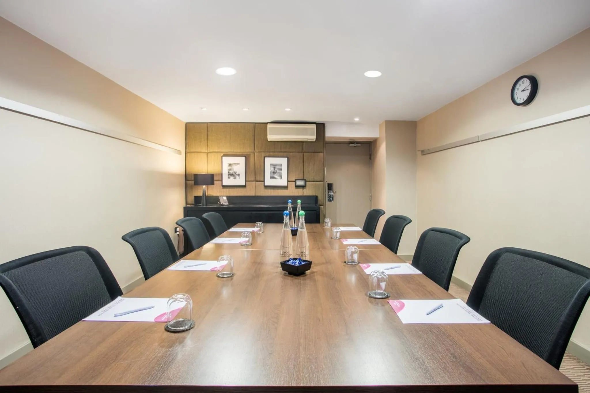 Meeting/conference room in Crowne Plaza Manchester Airport by IHG