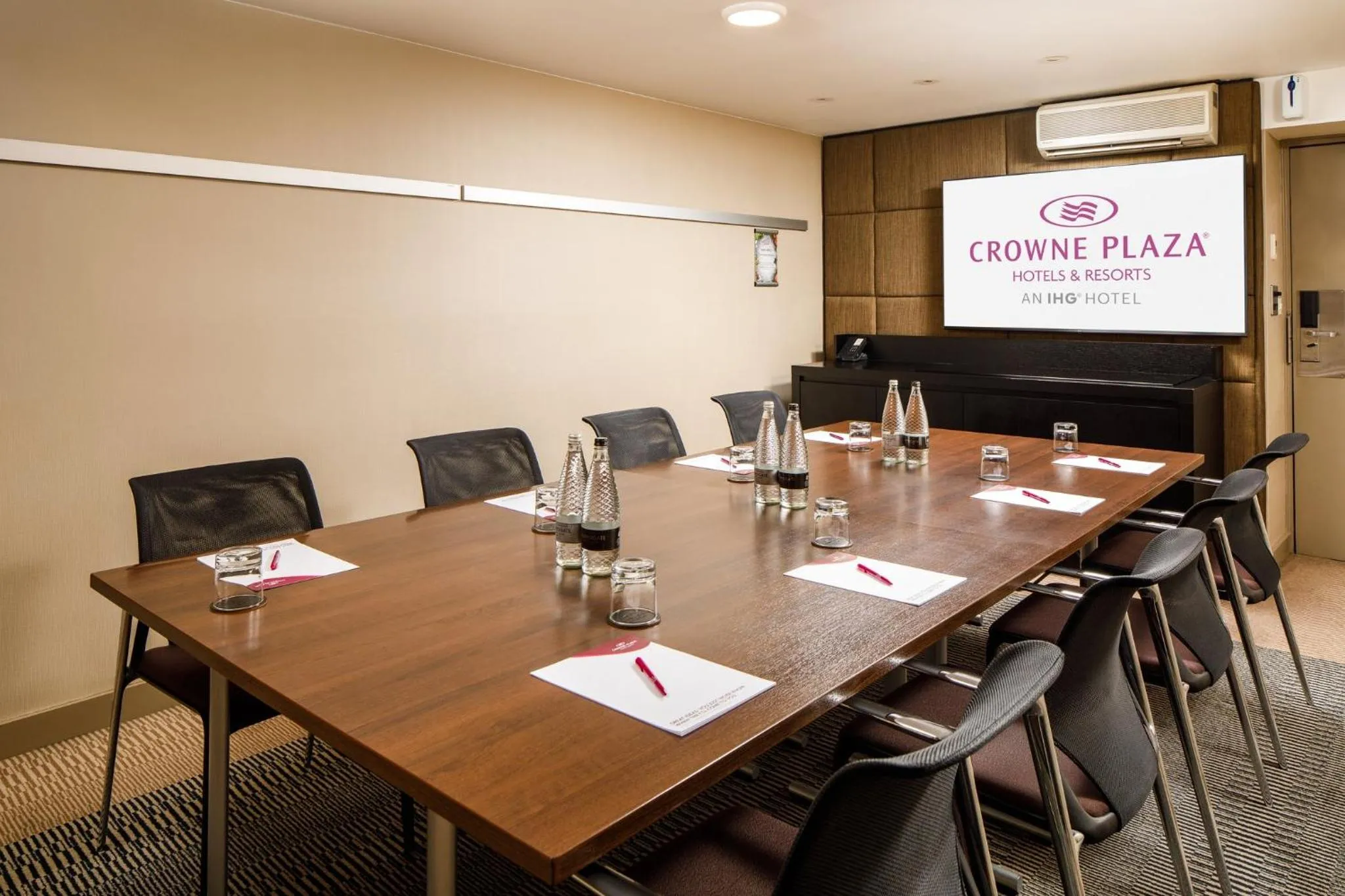 Meeting/conference room in Crowne Plaza Manchester Airport by IHG