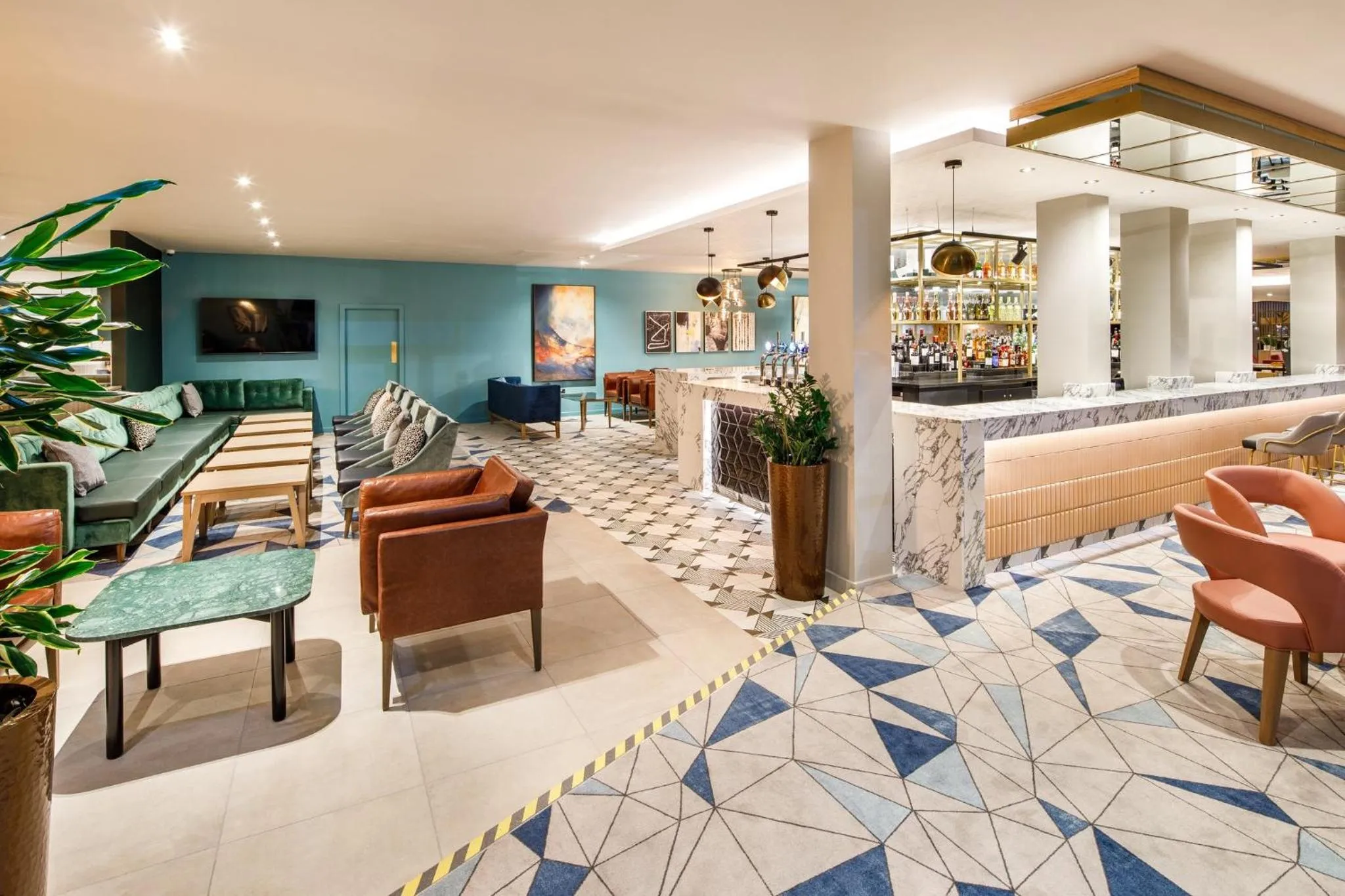 Lounge or bar in Crowne Plaza Manchester Airport by IHG