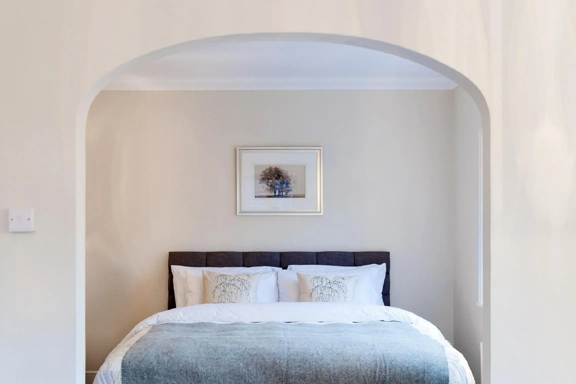 Deluxe Double Room in Hurtwood Hotel Deluxe Double Room in Hurtwood Hotel