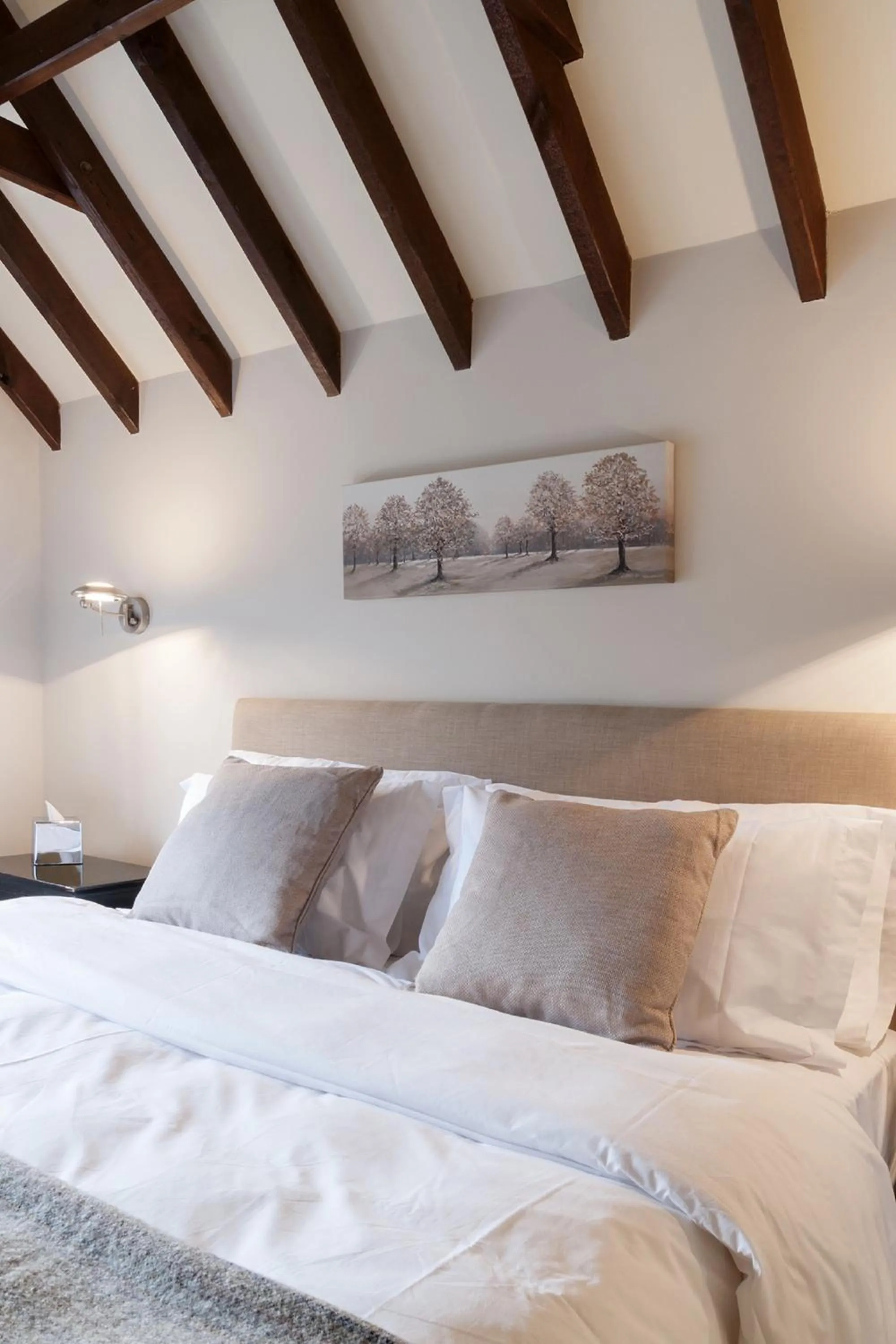 Bedroom, Bed in Hurtwood Hotel