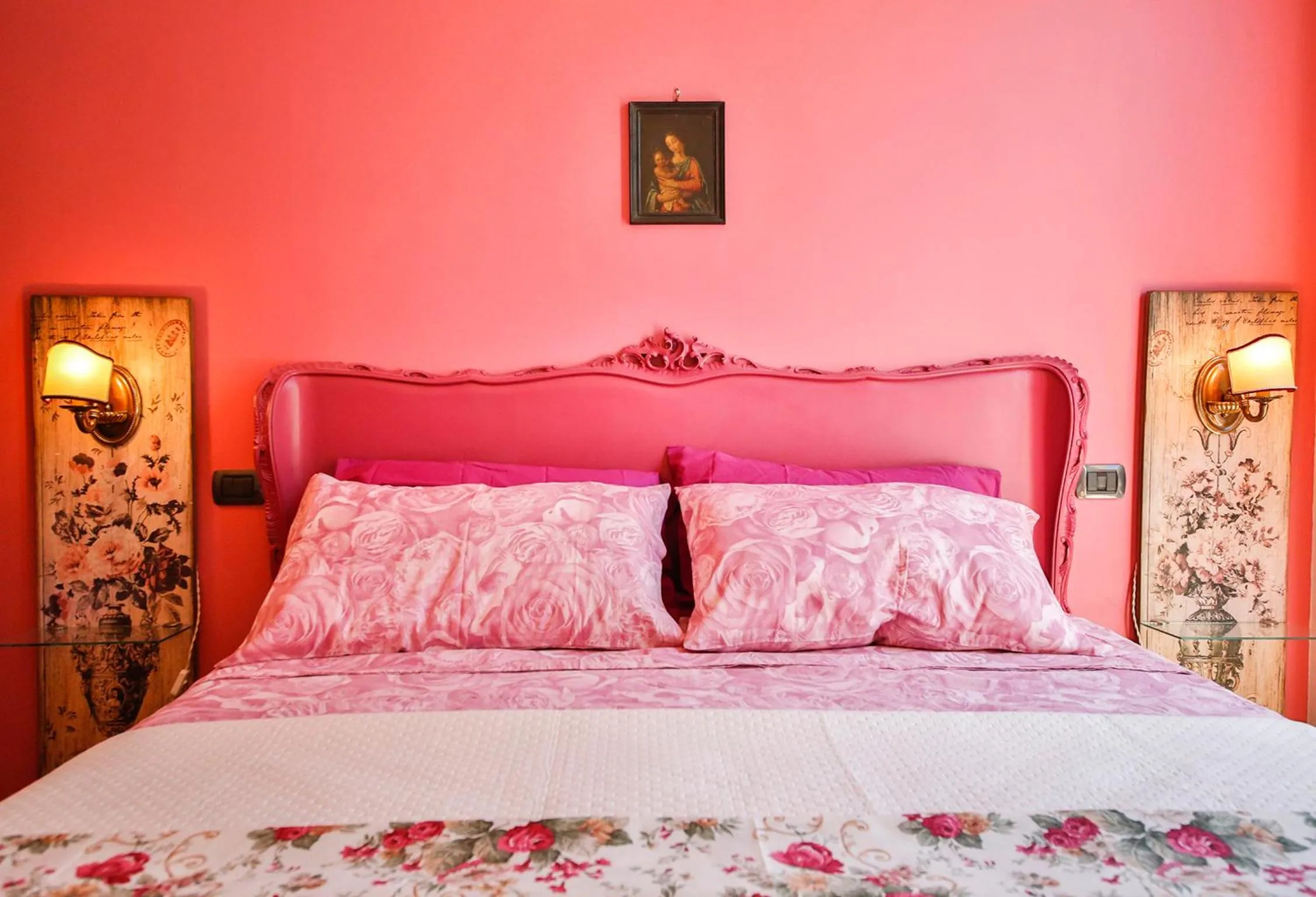 Decorative detail, Bed in Baronessa B&B Florence