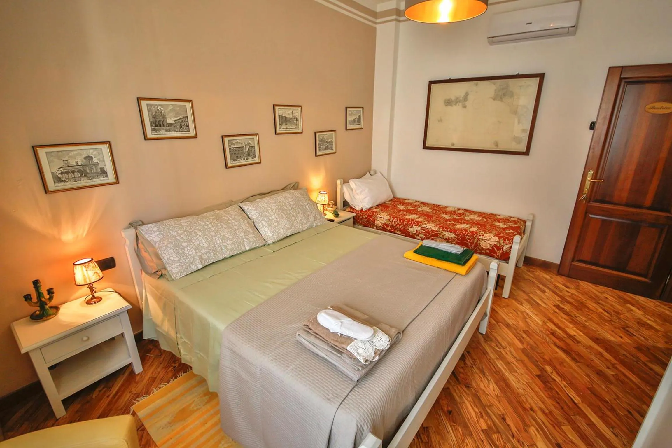 Photo of the whole room, Bed in Baronessa B&B Florence