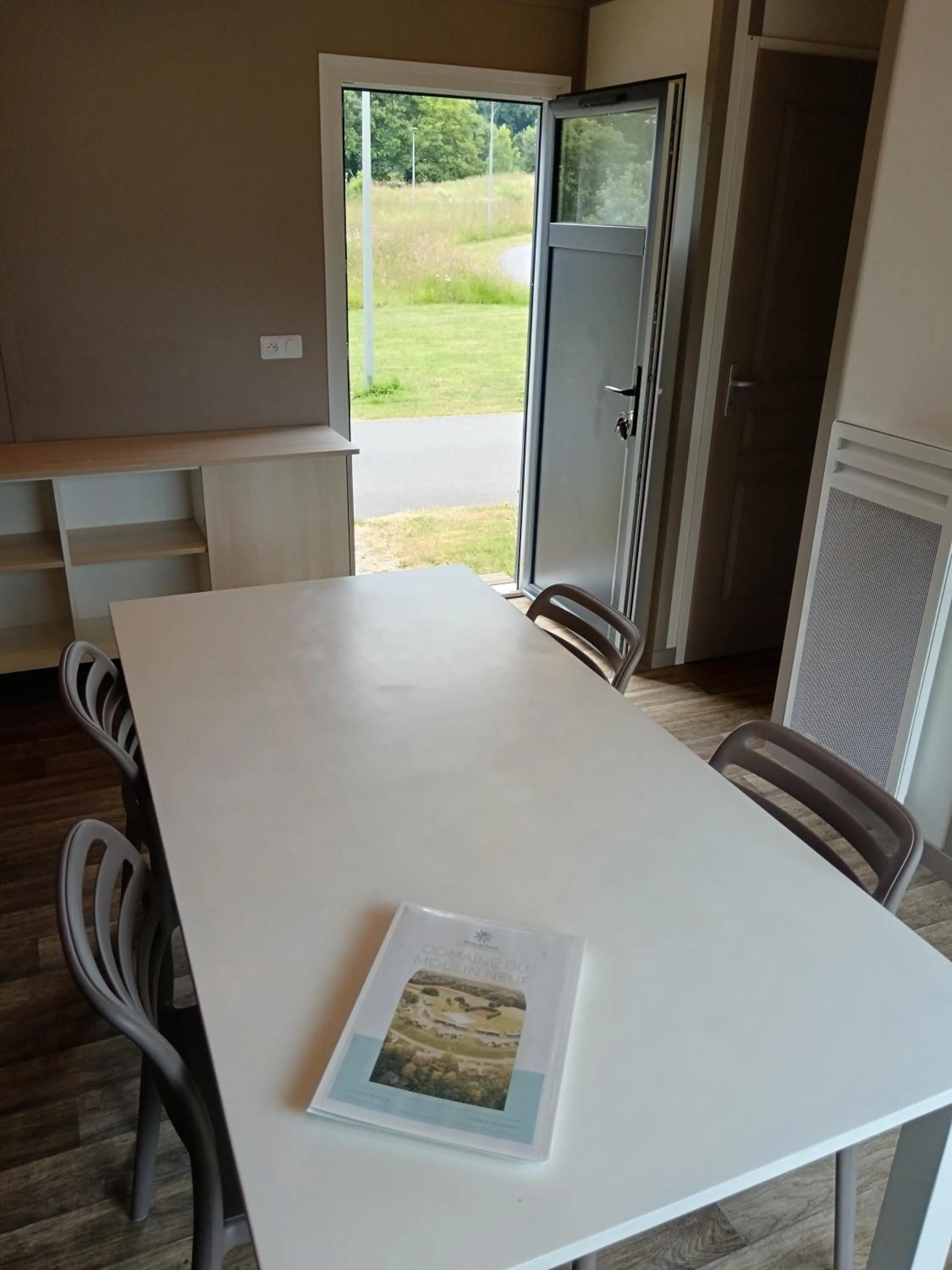 Dining area in Terres de France - Le Domaine du Moulin Neuf