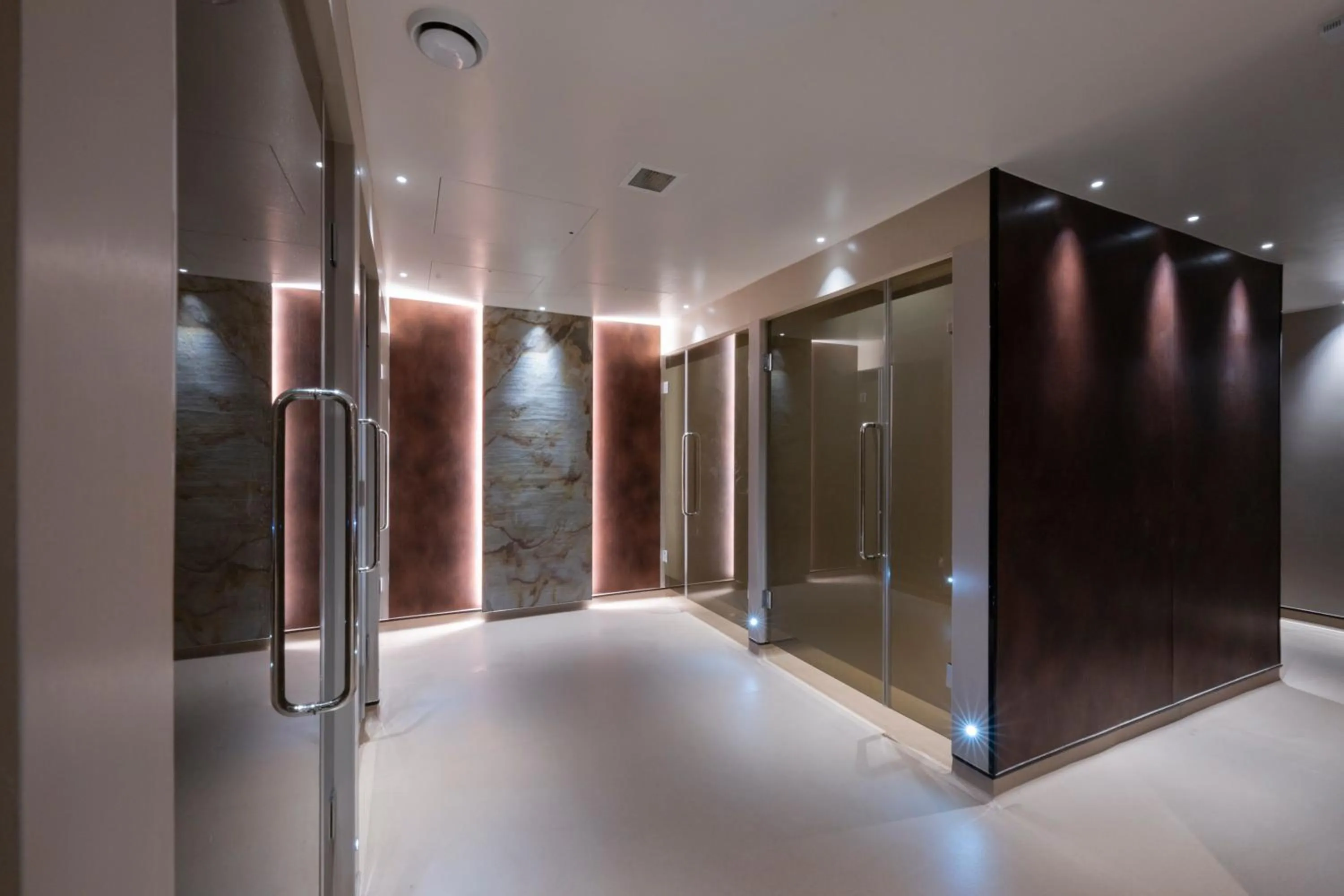 Swimming pool in Park Farm Hotel