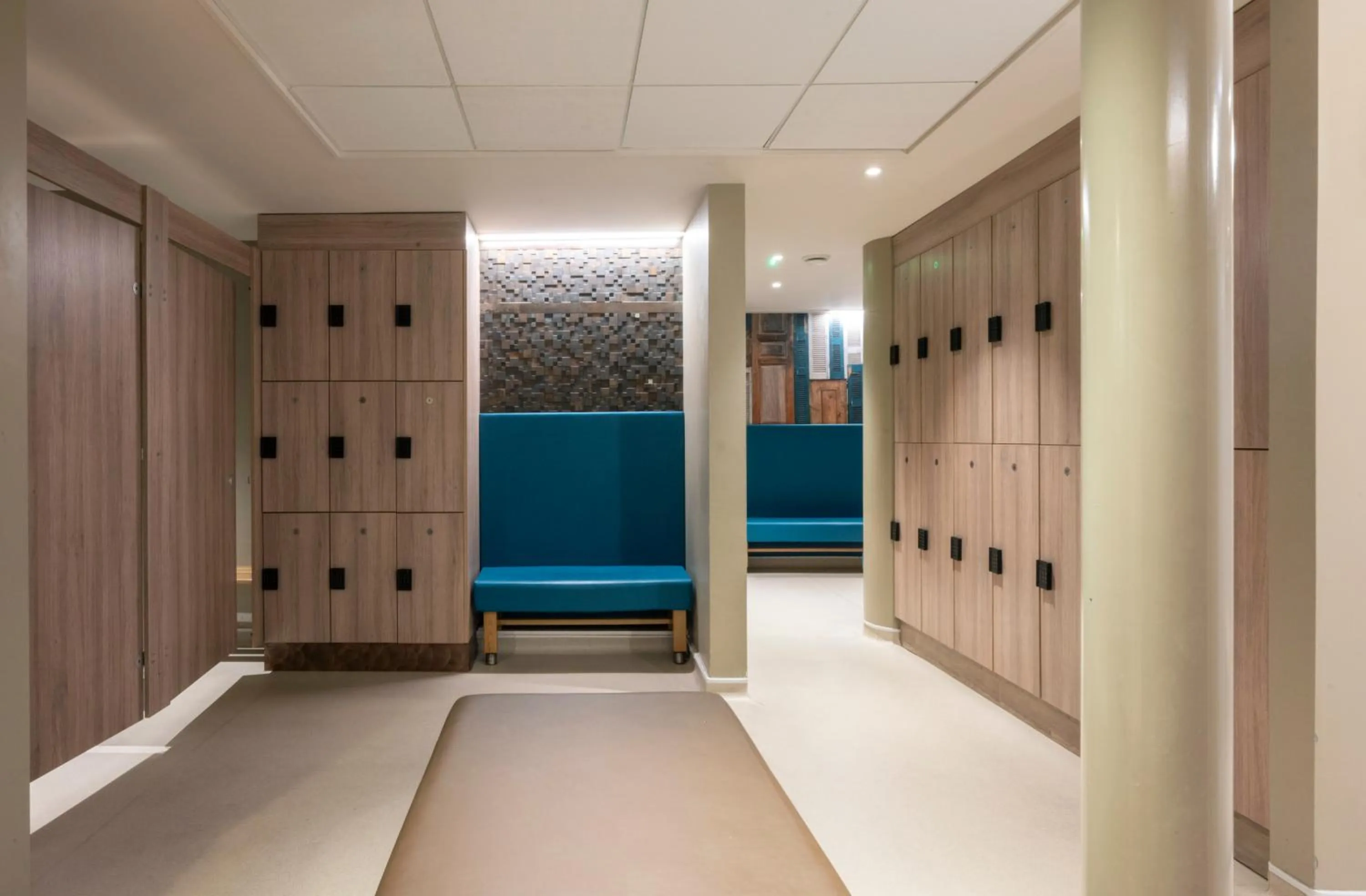 Swimming pool in Park Farm Hotel