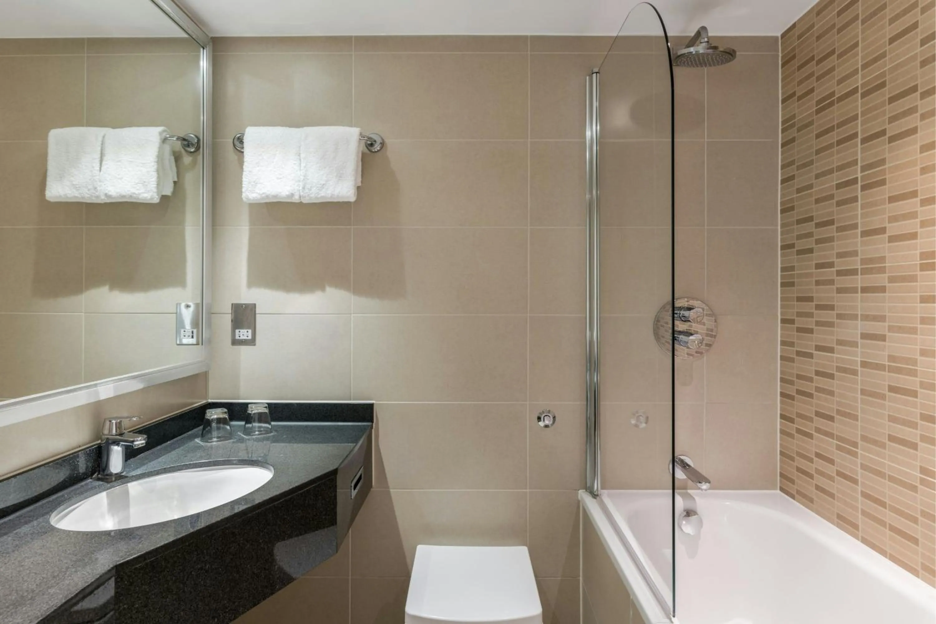 Bathroom in Renaissance London Heathrow Hotel