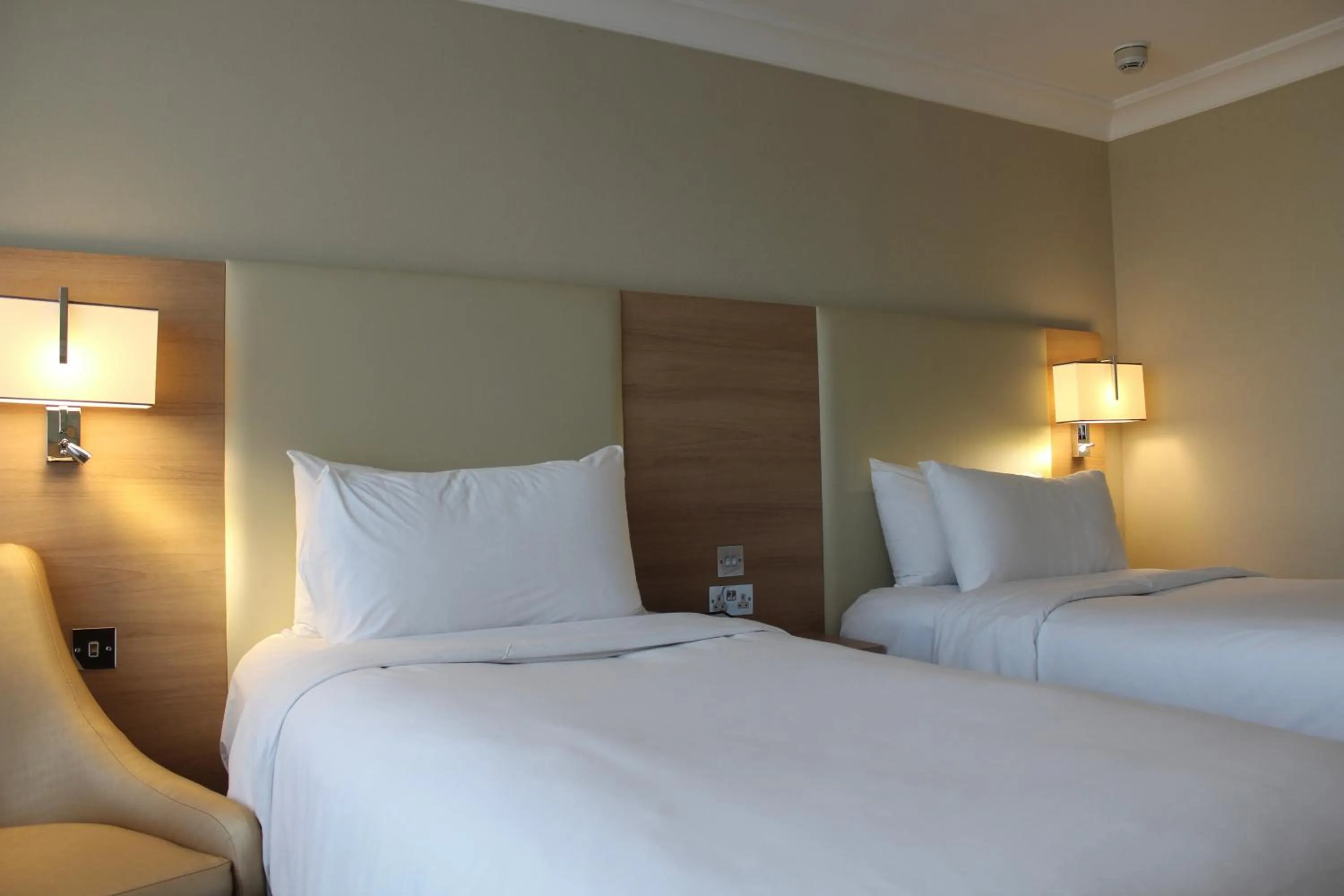 Bedroom, Bed in Renaissance London Heathrow Hotel