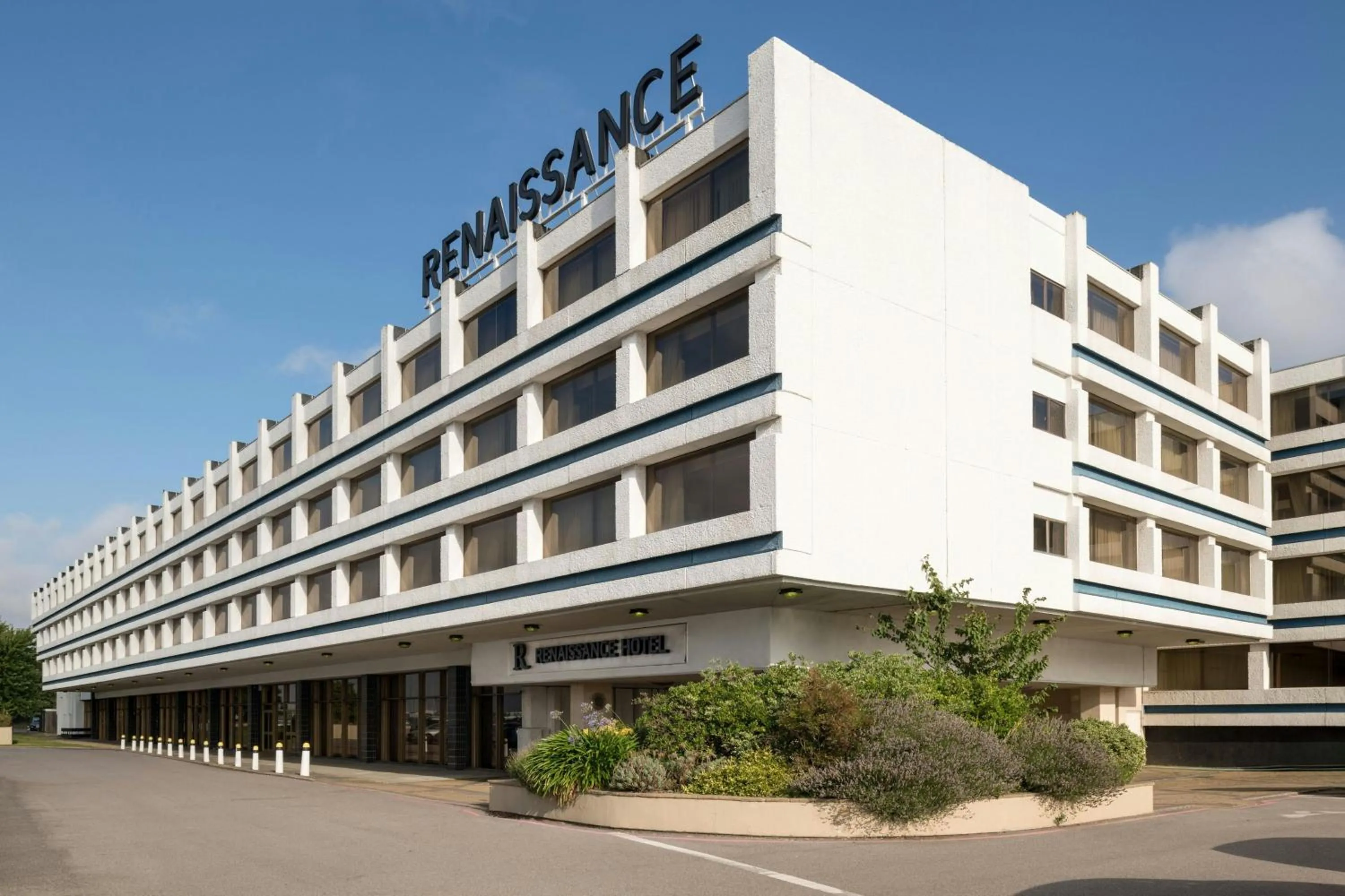 Property building in Renaissance London Heathrow Hotel