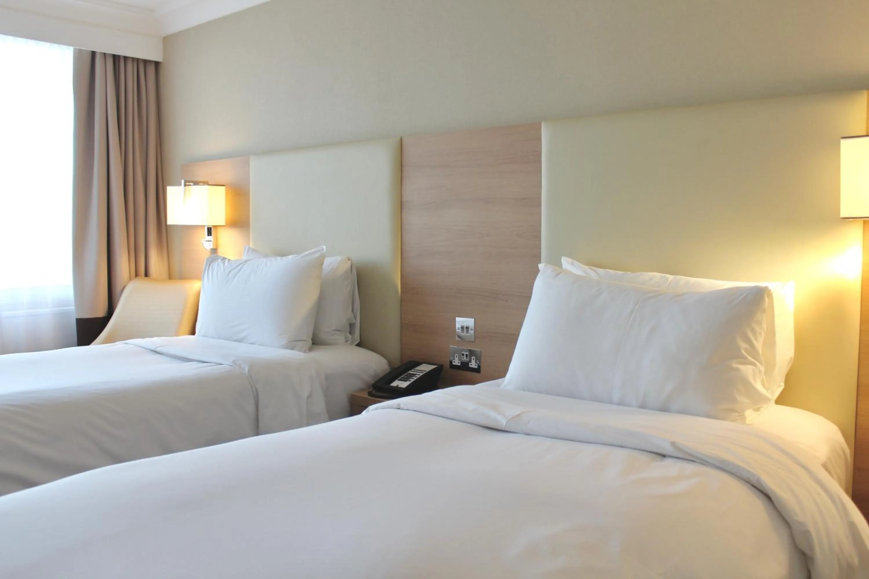 Bedroom, Bed in Renaissance London Heathrow Hotel