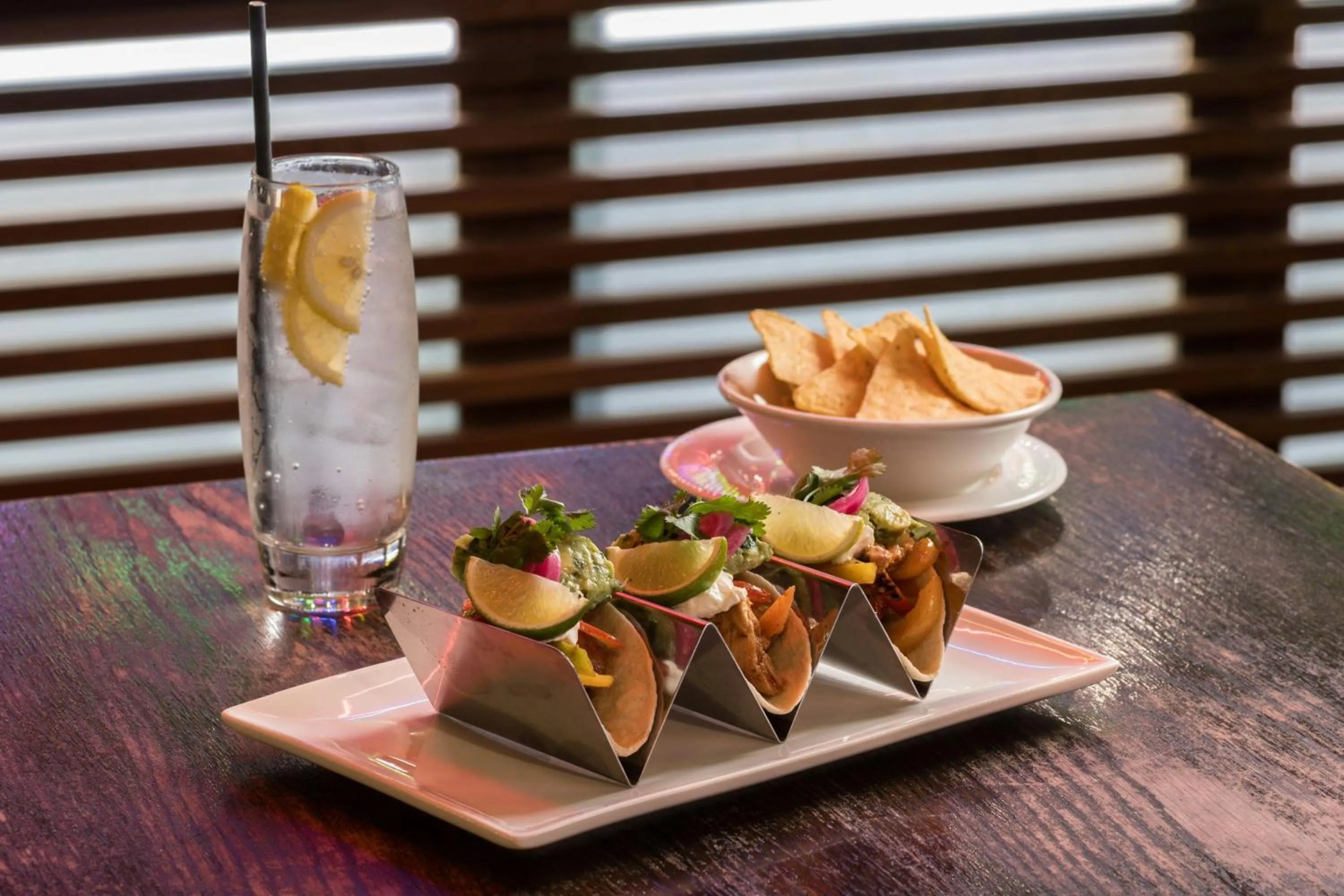 Lounge or bar in Renaissance London Heathrow Hotel