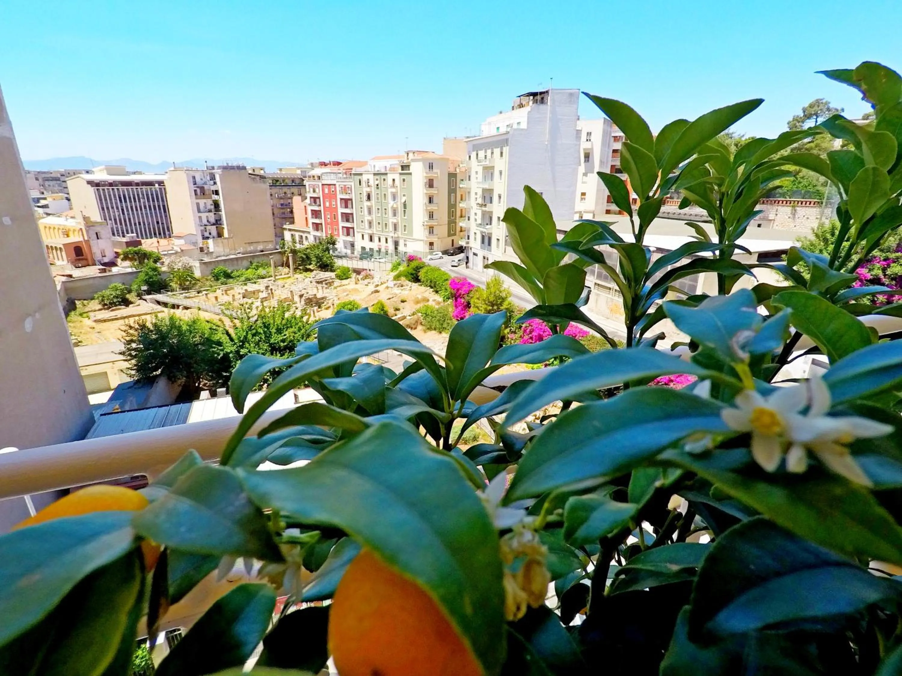 Property building in Colibrì Prestige Rooms - Roman Ruins View