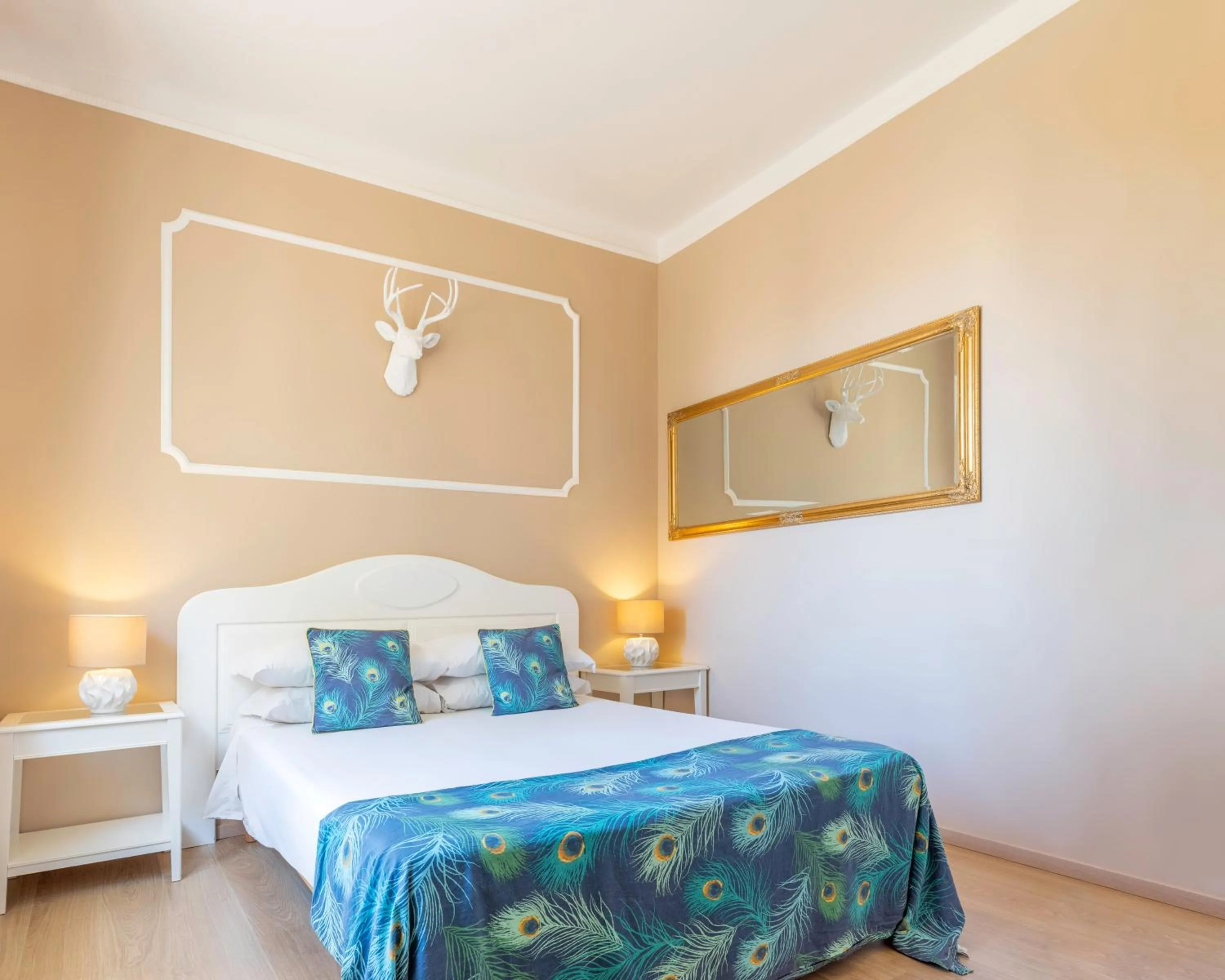 Bed in Colibrì Prestige Rooms - Roman Ruins View