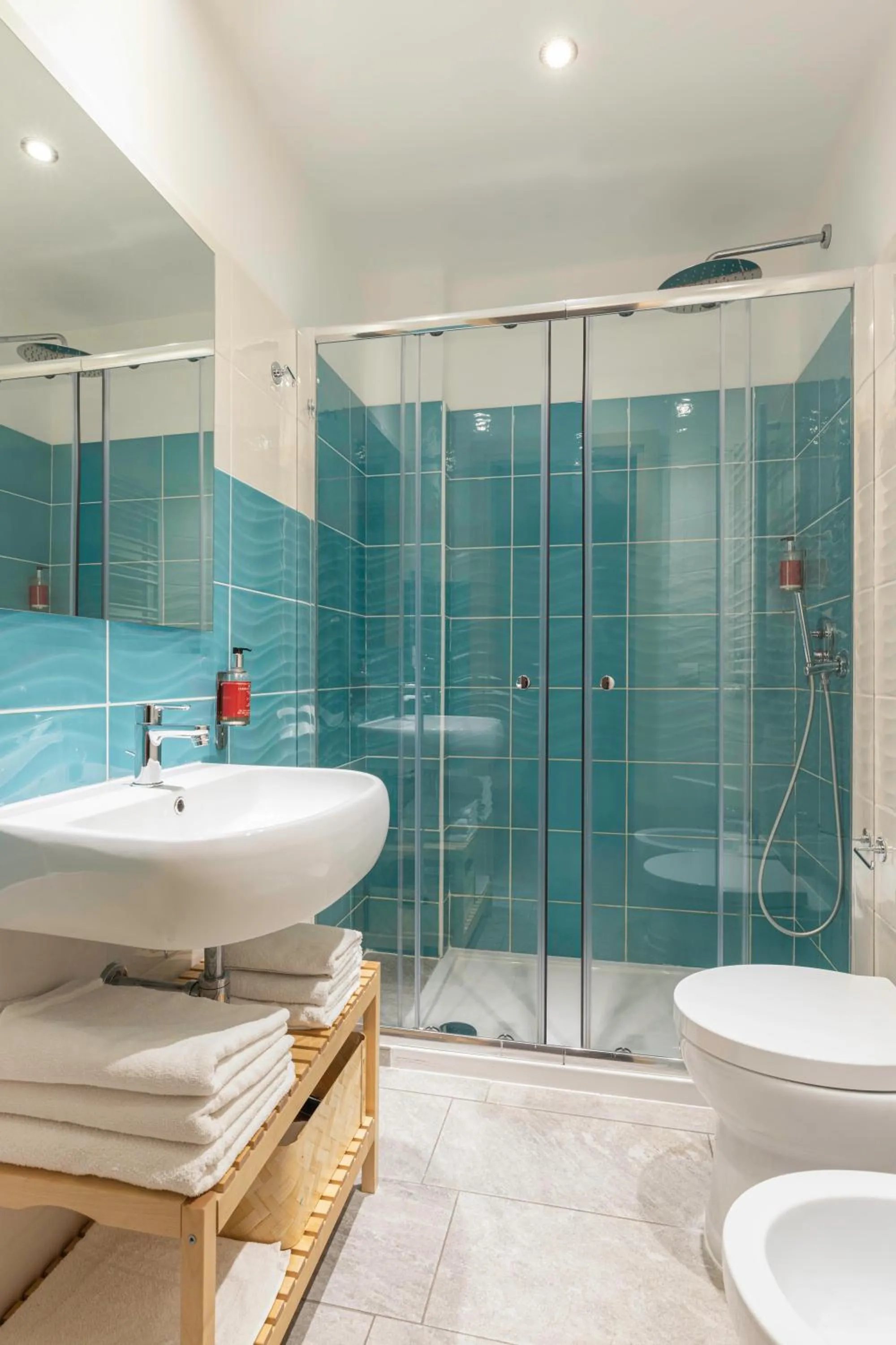 Shower in Colibrì Prestige Rooms - Roman Ruins View