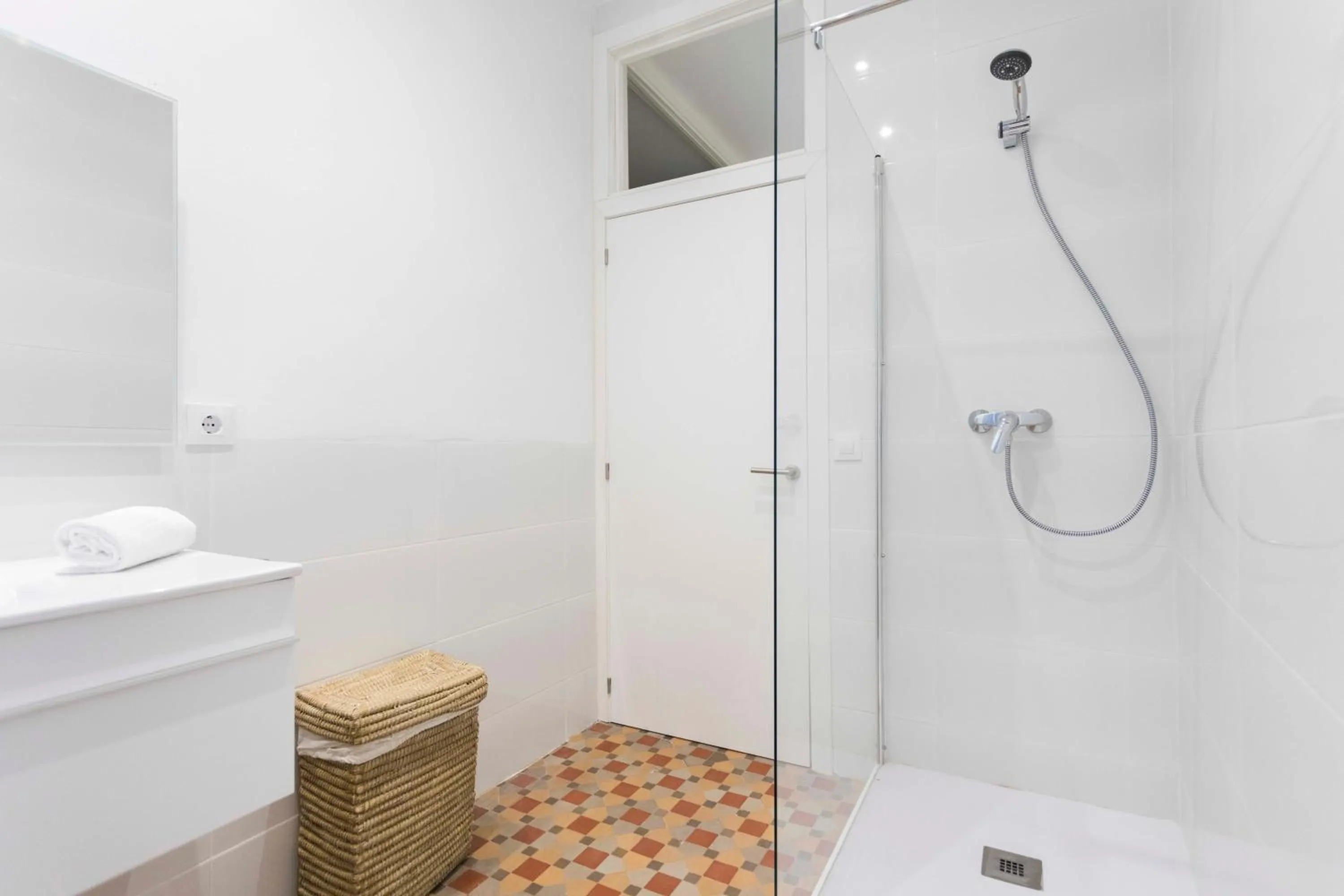 Shower in Total Valencia Vintage