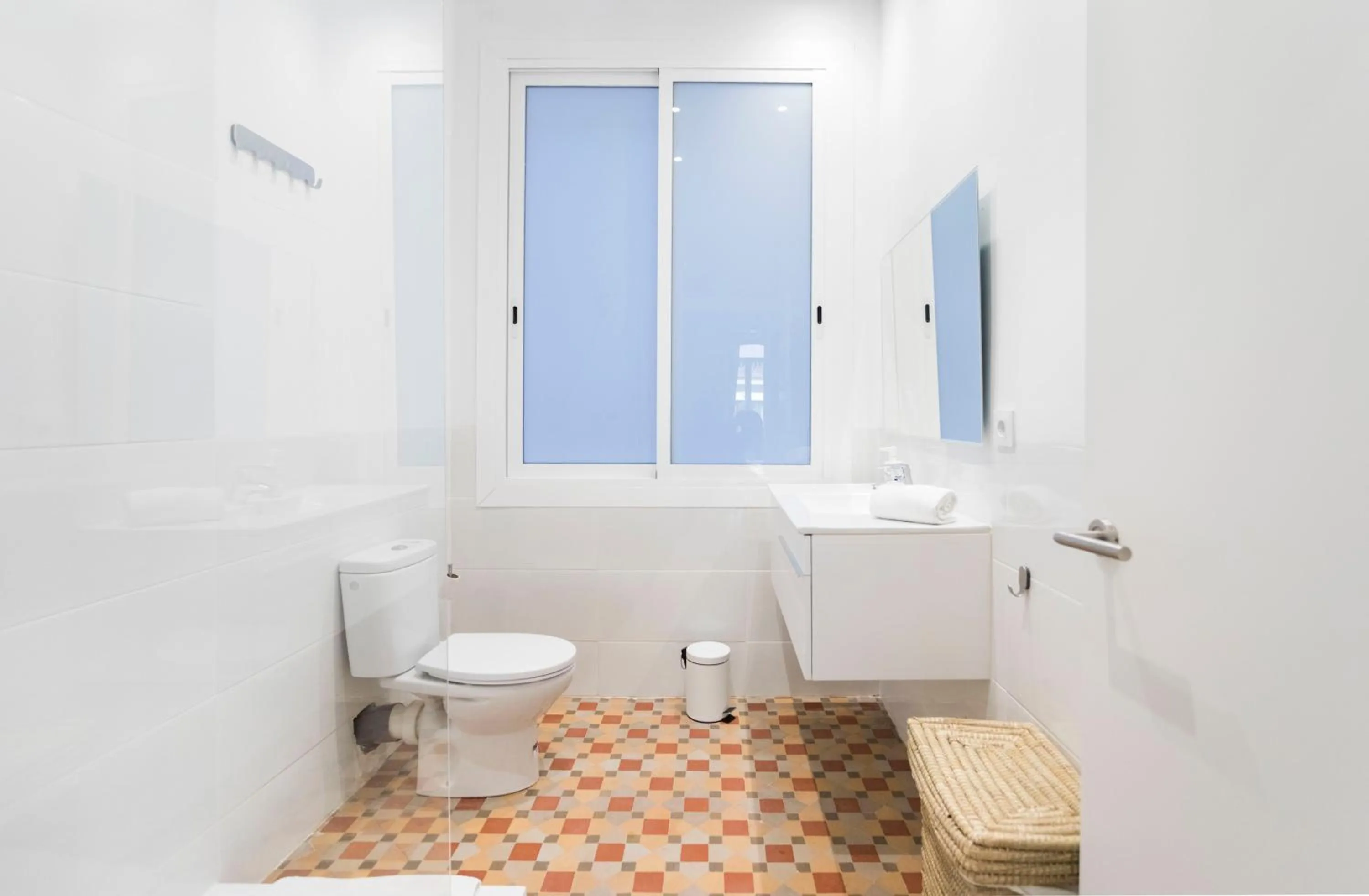 Shower in Total Valencia Vintage