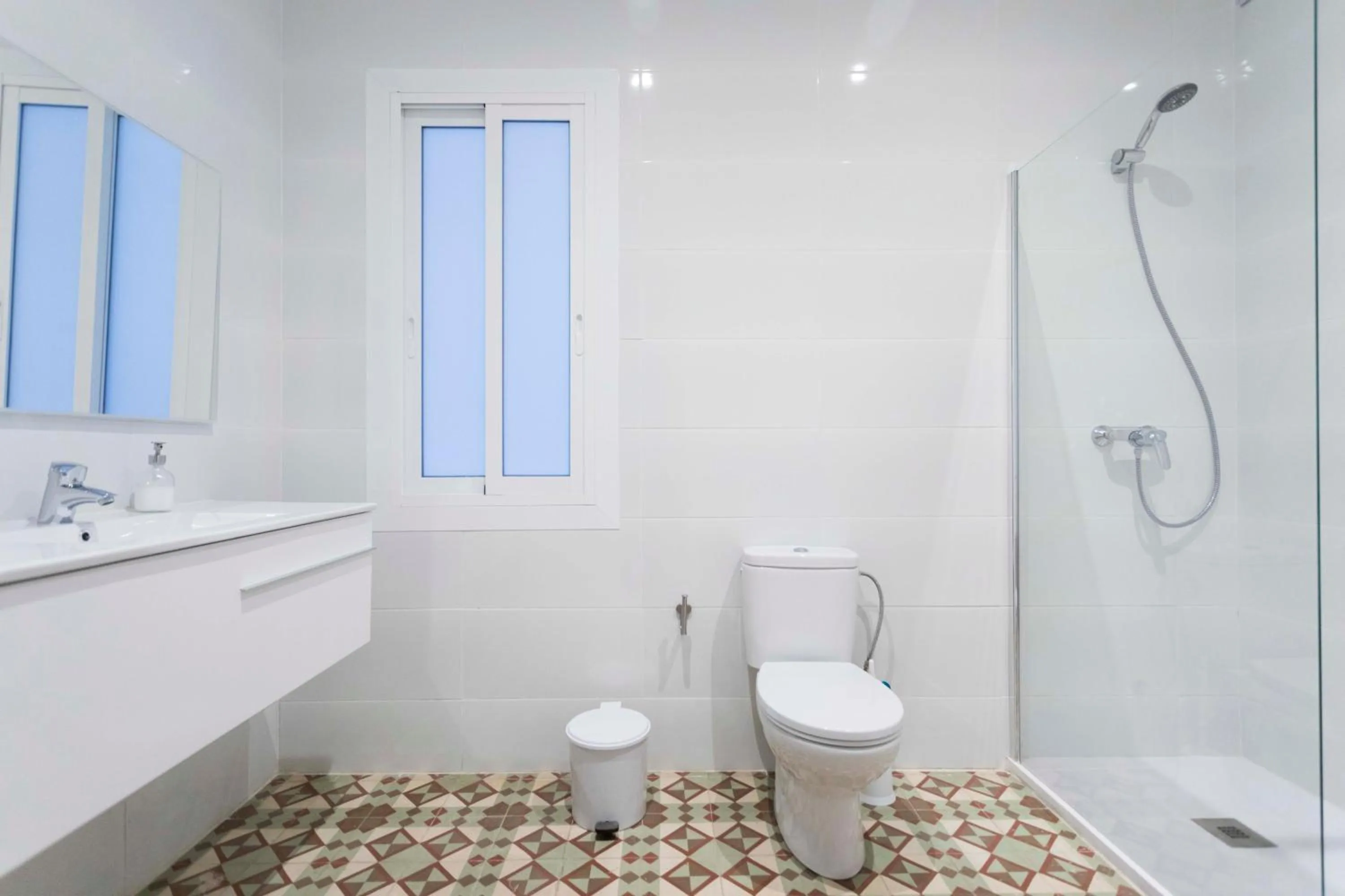 Shower in Total Valencia Vintage