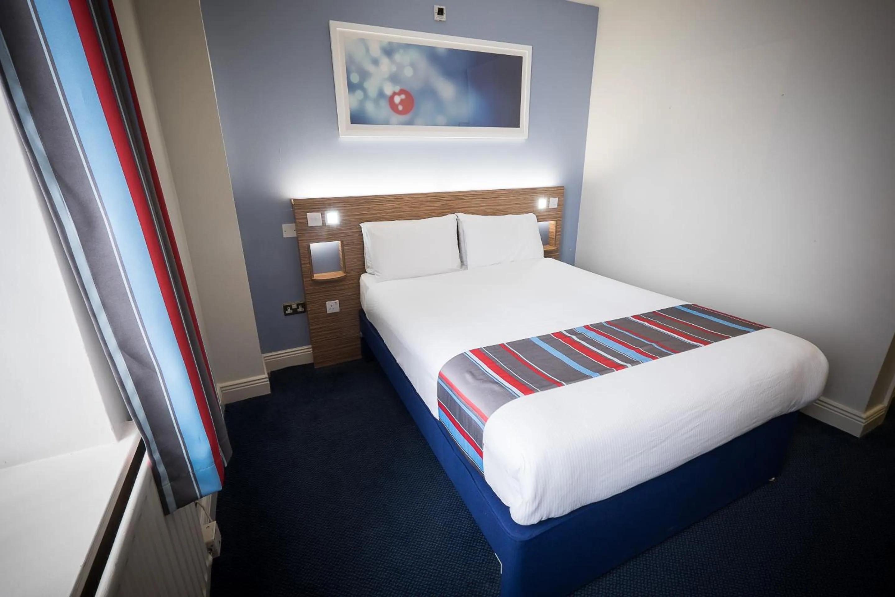 Photo of the whole room, Bed in Travelodge Dublin City Rathmines