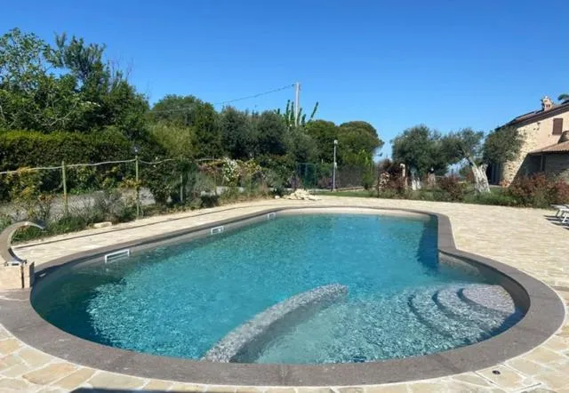 Swimming pool in B&B Madonna Carradori