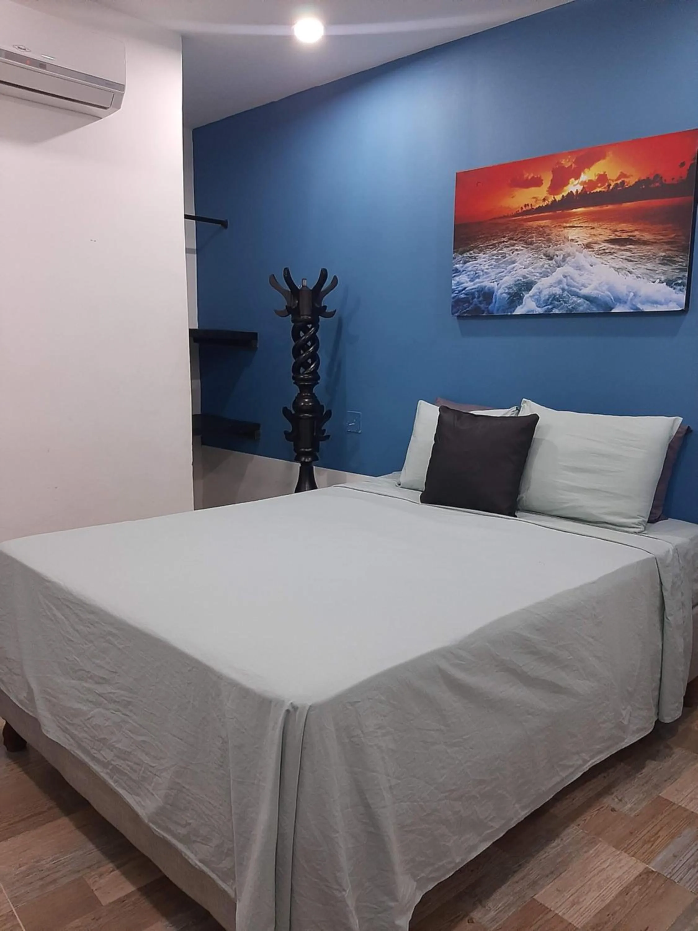 Photo of the whole room, Bed in Hotel Sunset Beach