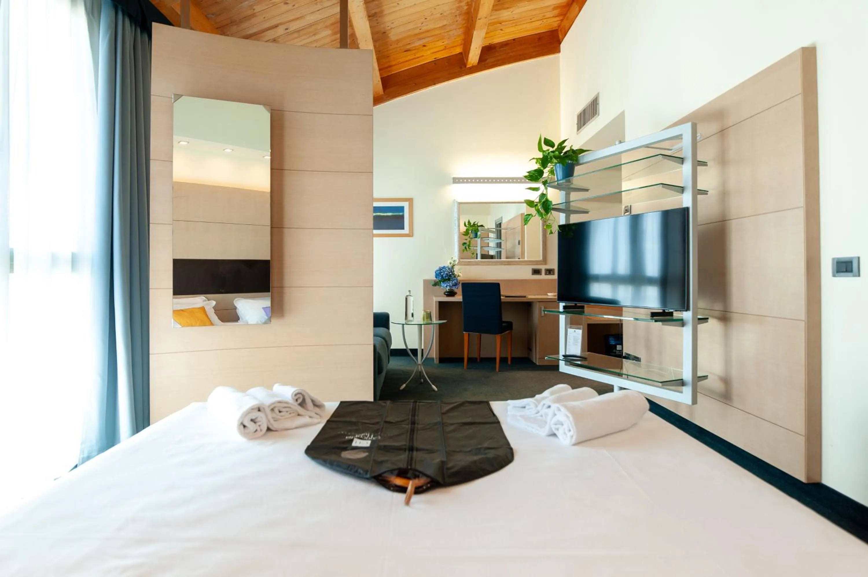 Bedroom, Bed in Concordia Hotel