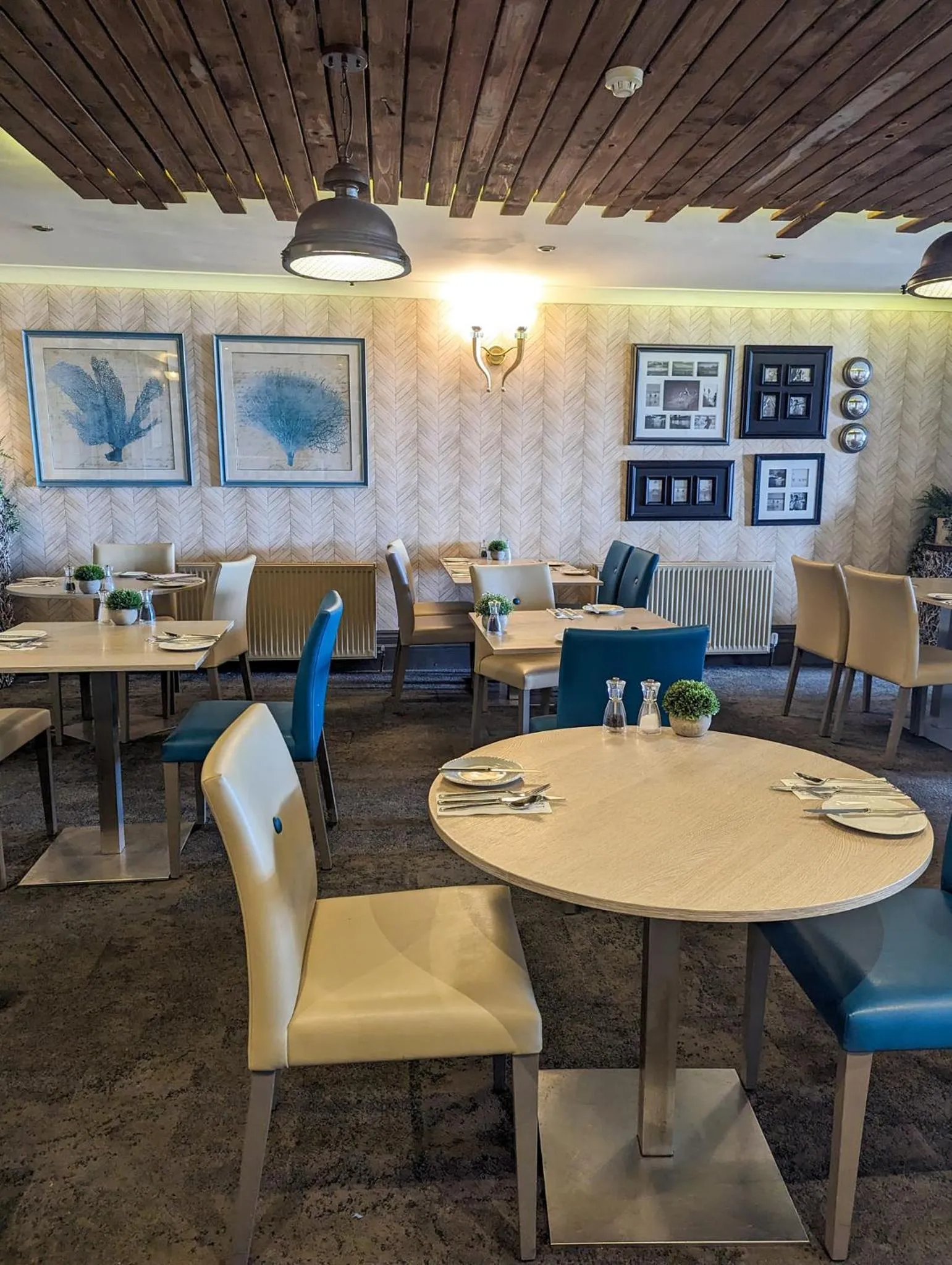 Restaurant/places to eat in Glendower Hotel BW Signature Collection