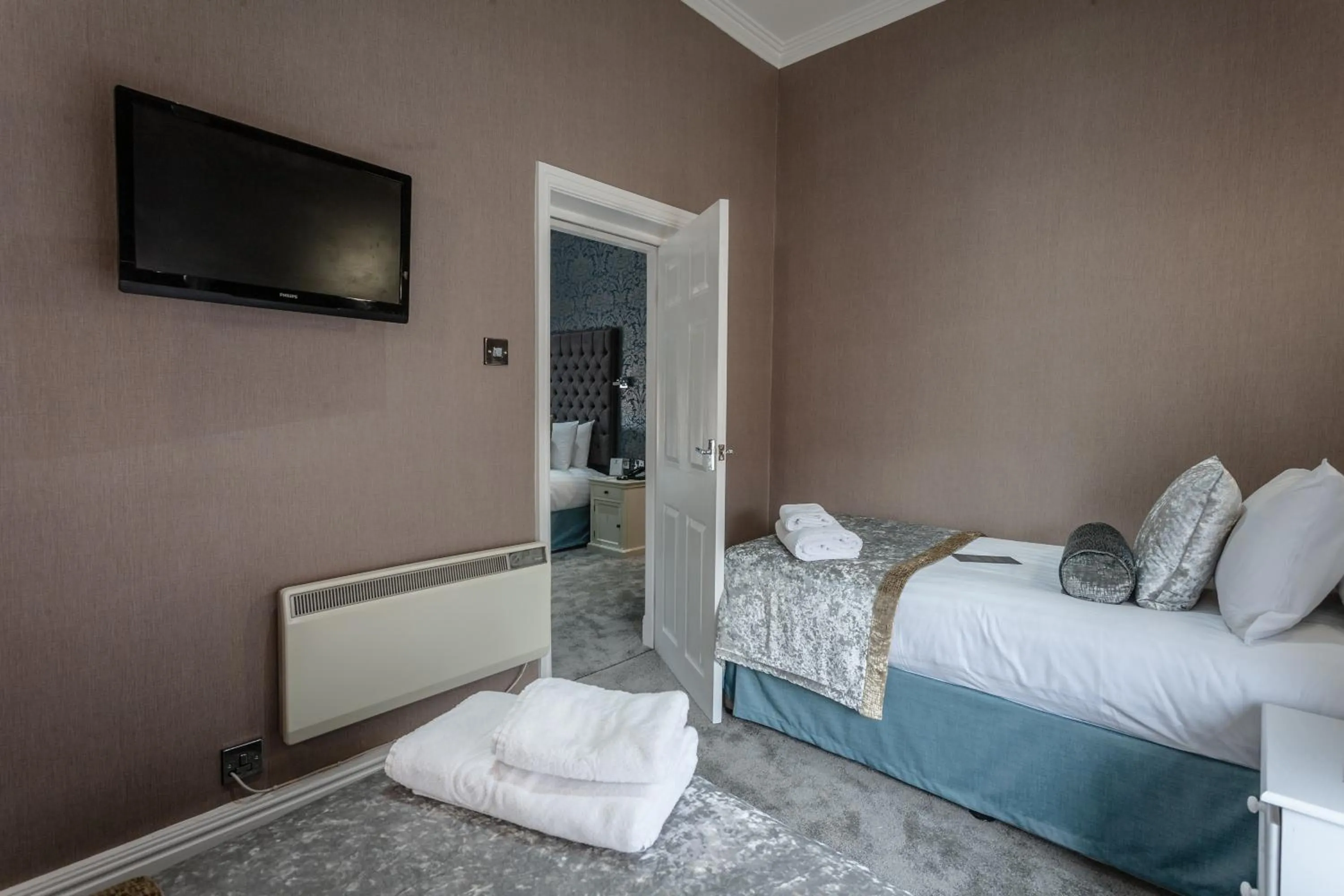 Bed in Glendower Hotel BW Signature Collection