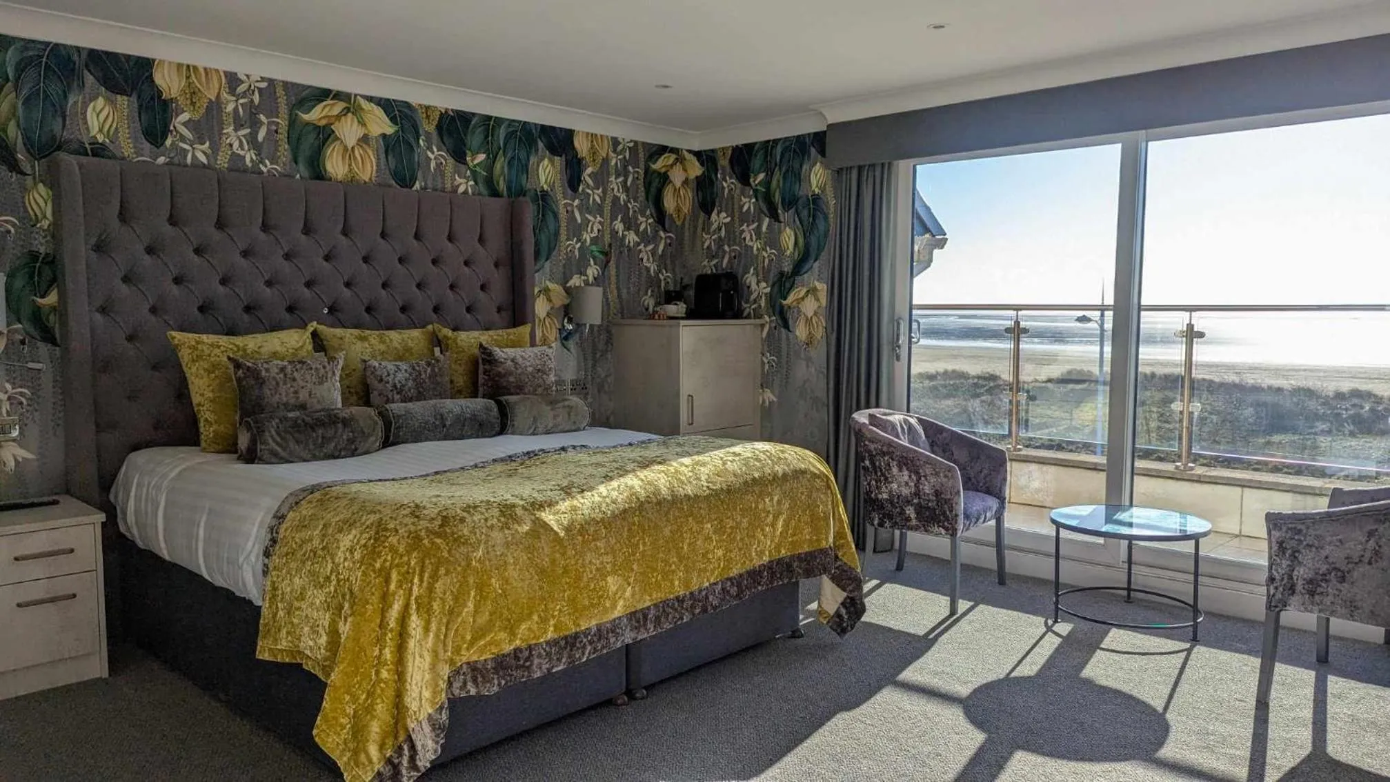 Bed in Glendower Hotel BW Signature Collection