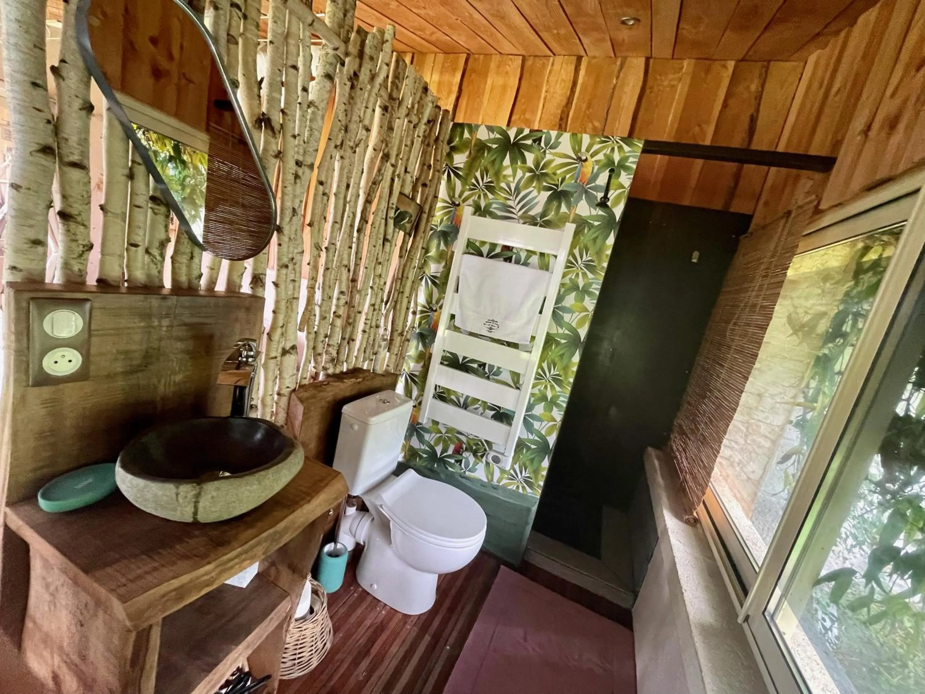 Bathroom in Le p'tit nid de Gabriel