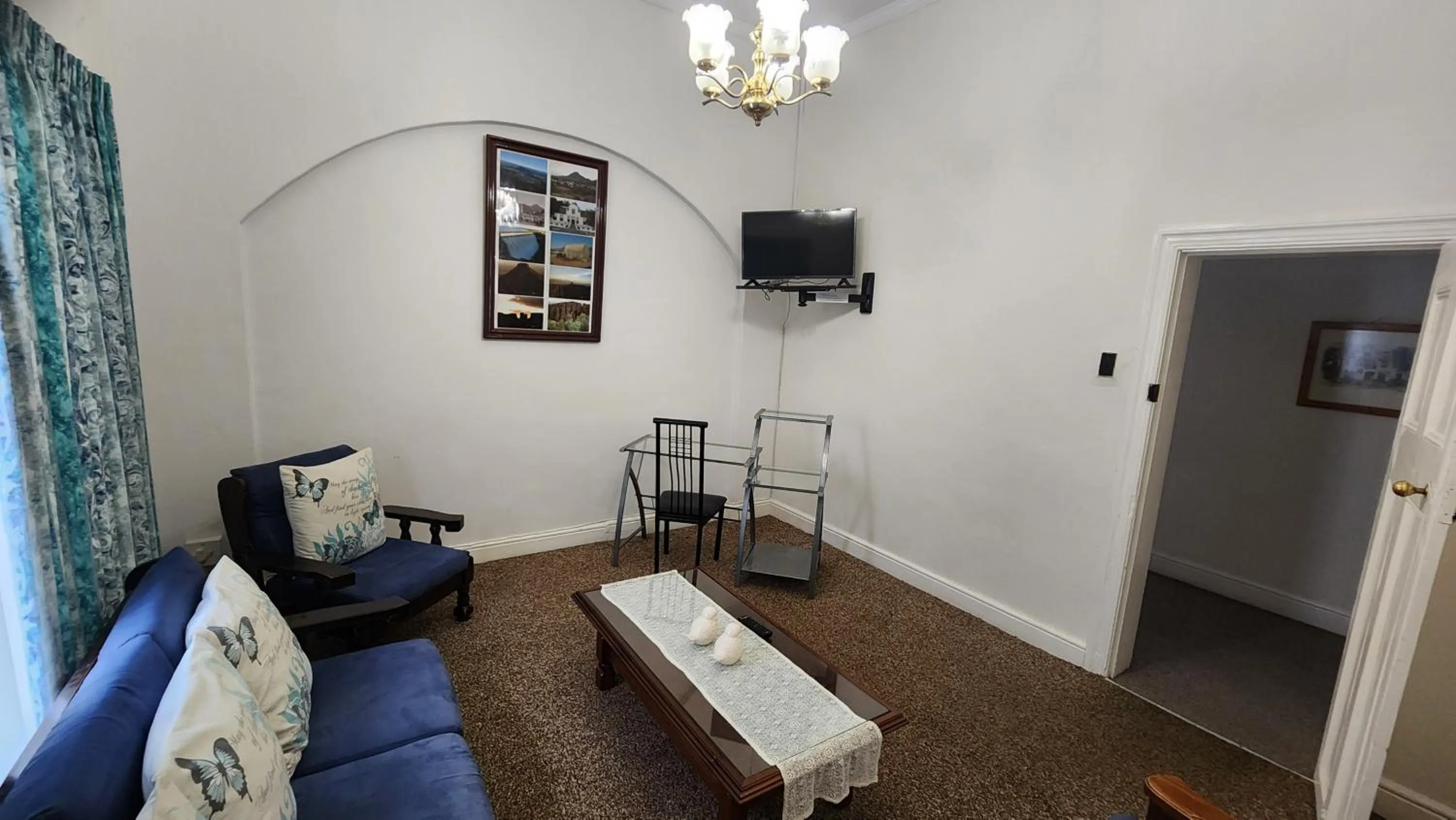 Seating area, Bed in Country Village