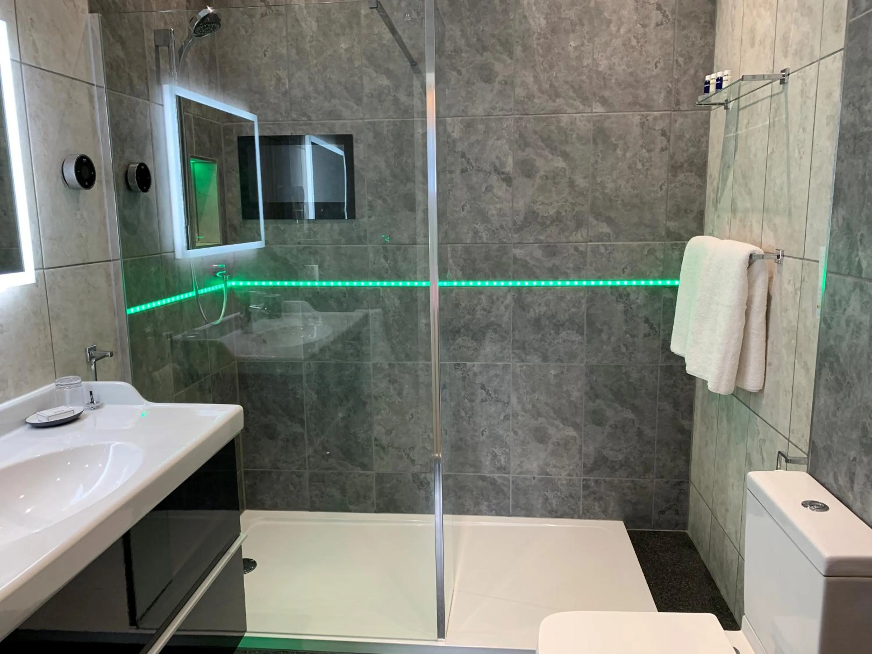 Shower in The 25 Boutique B&B - Adults Only