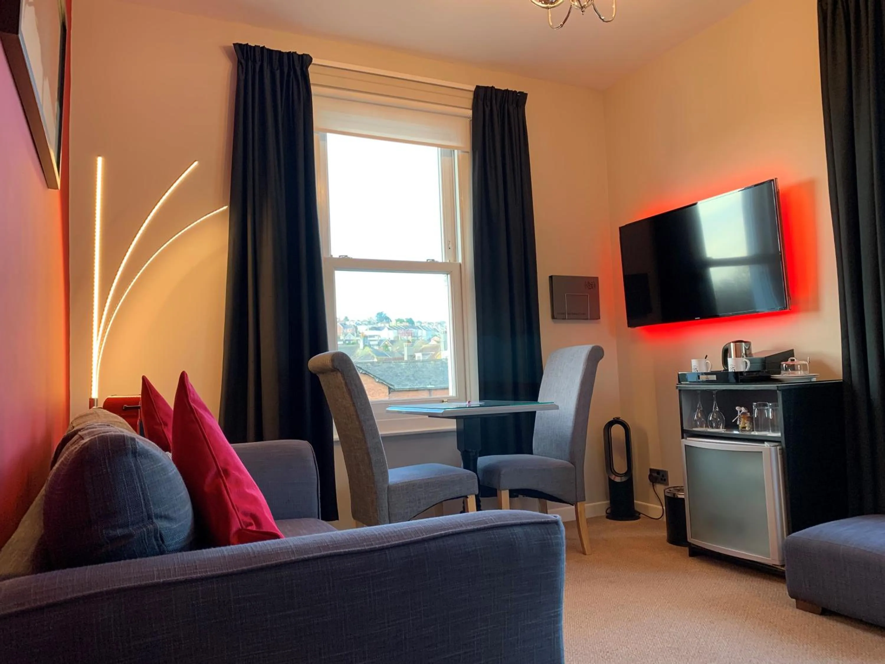 TV and multimedia in The 25 Boutique B&B - Adults Only