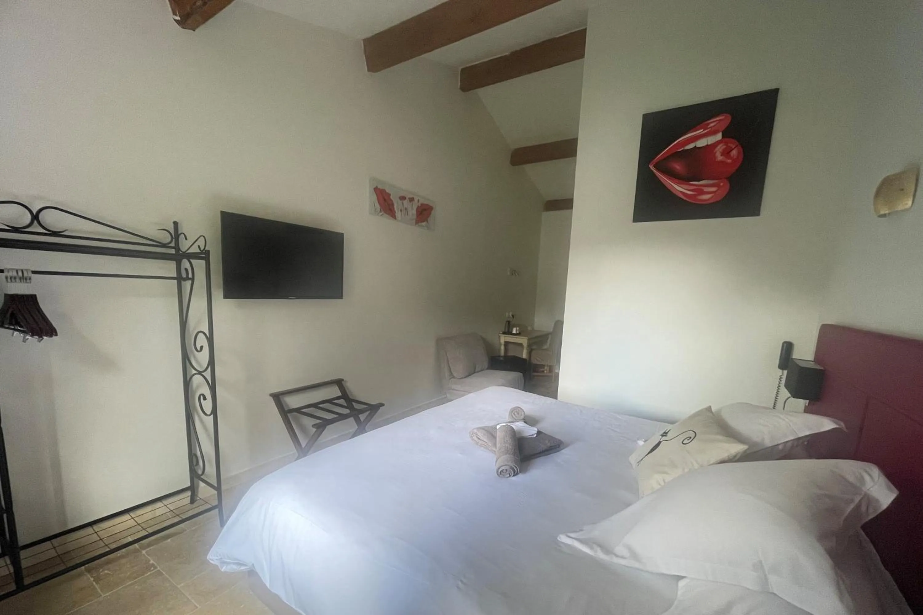 Photo of the whole room, Bed in Logis Hotel Restaurant Le Domaine de la Régalière