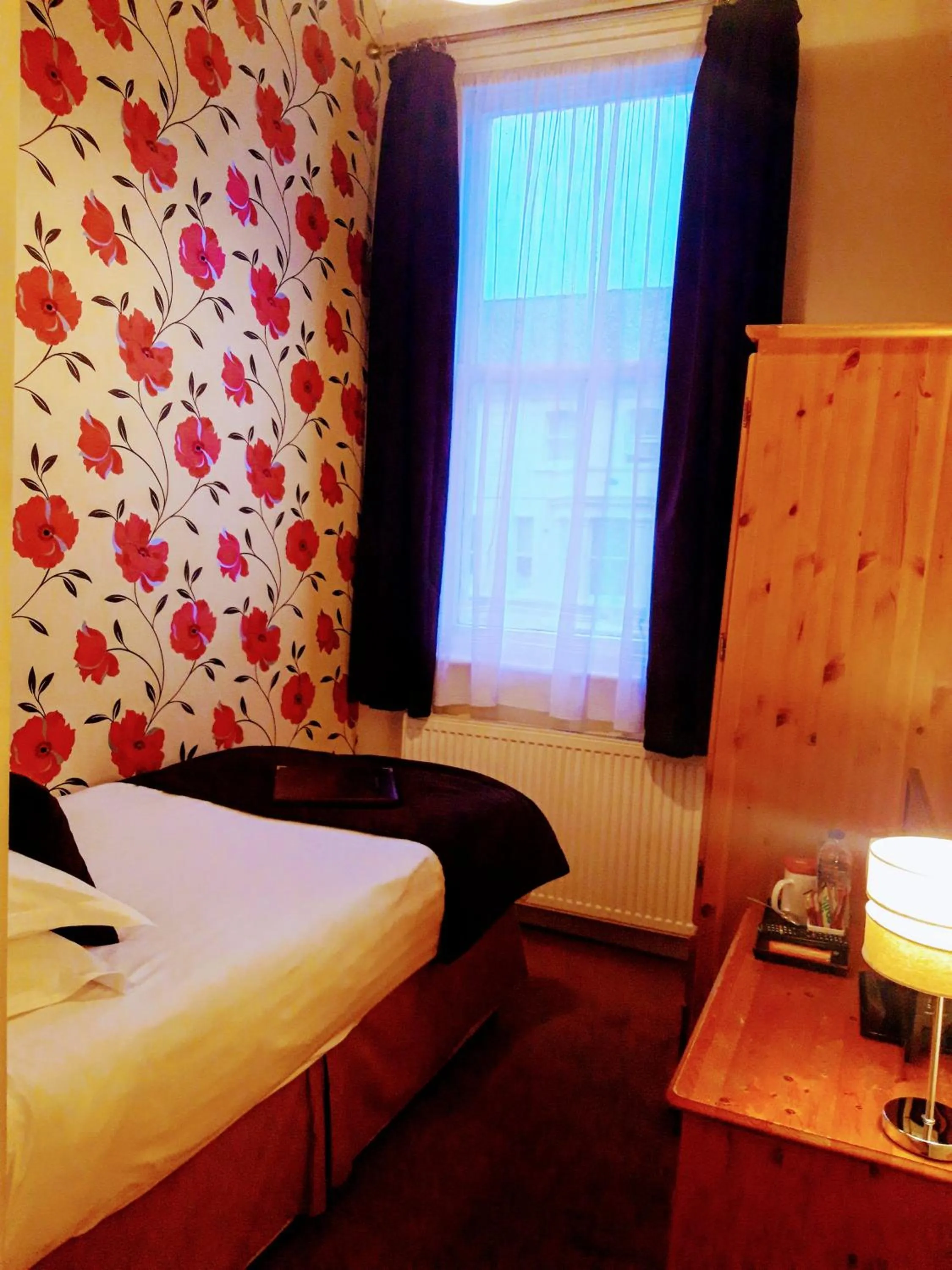 Bedroom, Bed in The Berkeley Guesthouse