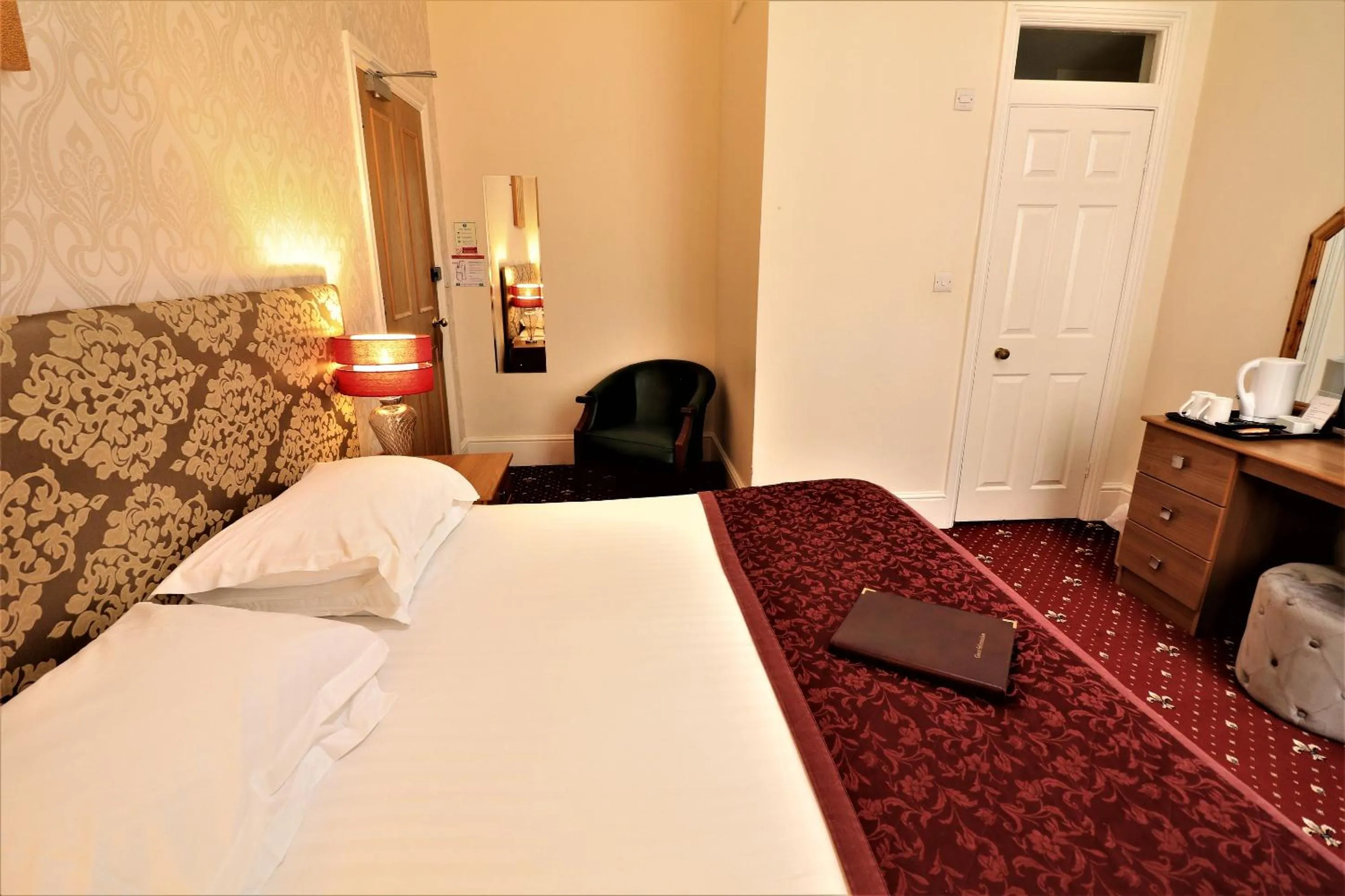 Bedroom, Bed in The Berkeley Guesthouse