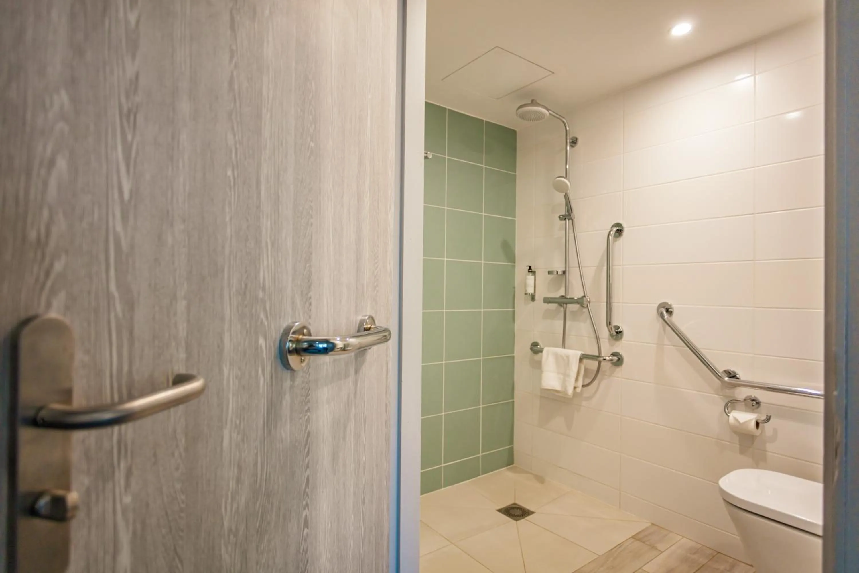 Bathroom in Logis Hôtel Les Pins - Opéralia