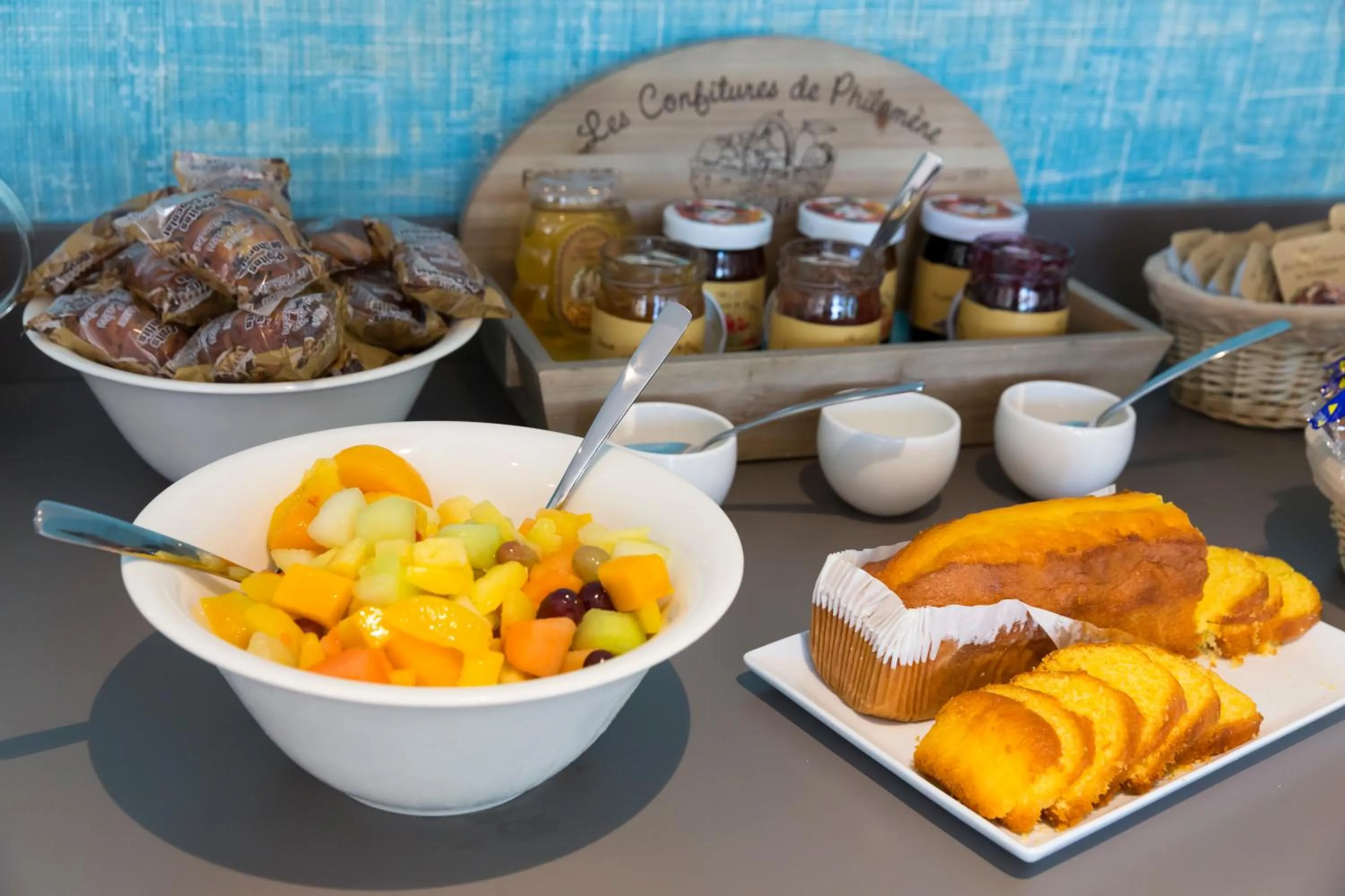 Buffet breakfast in Logis Hôtel Les Pins - Opéralia