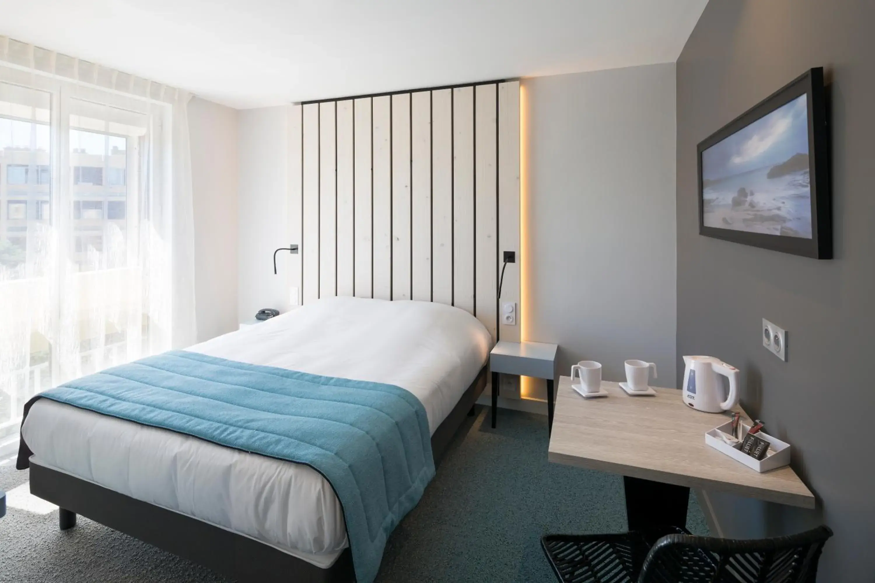 Queen Room in Logis Hôtel Les Pins - Opéralia Queen Room in Logis Hôtel Les Pins - Opéralia