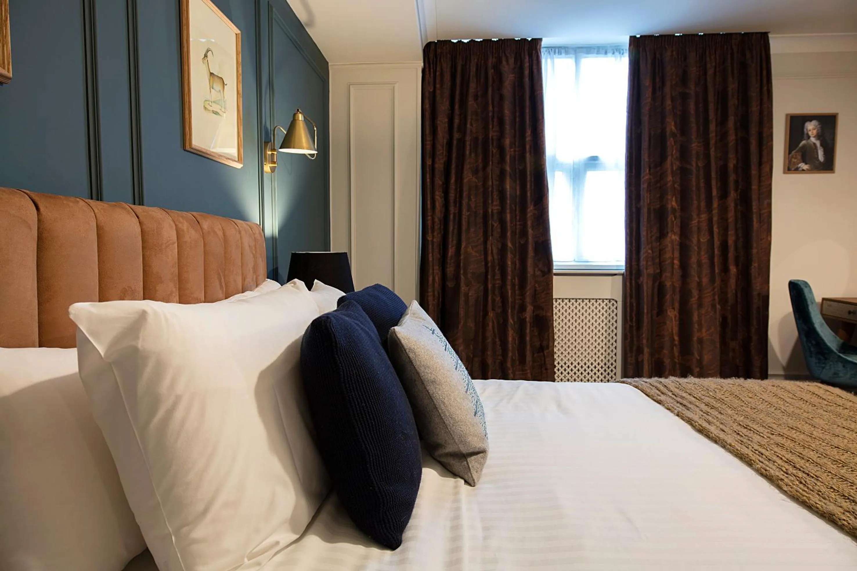 Bed in Hotel Cromwell Stevenage