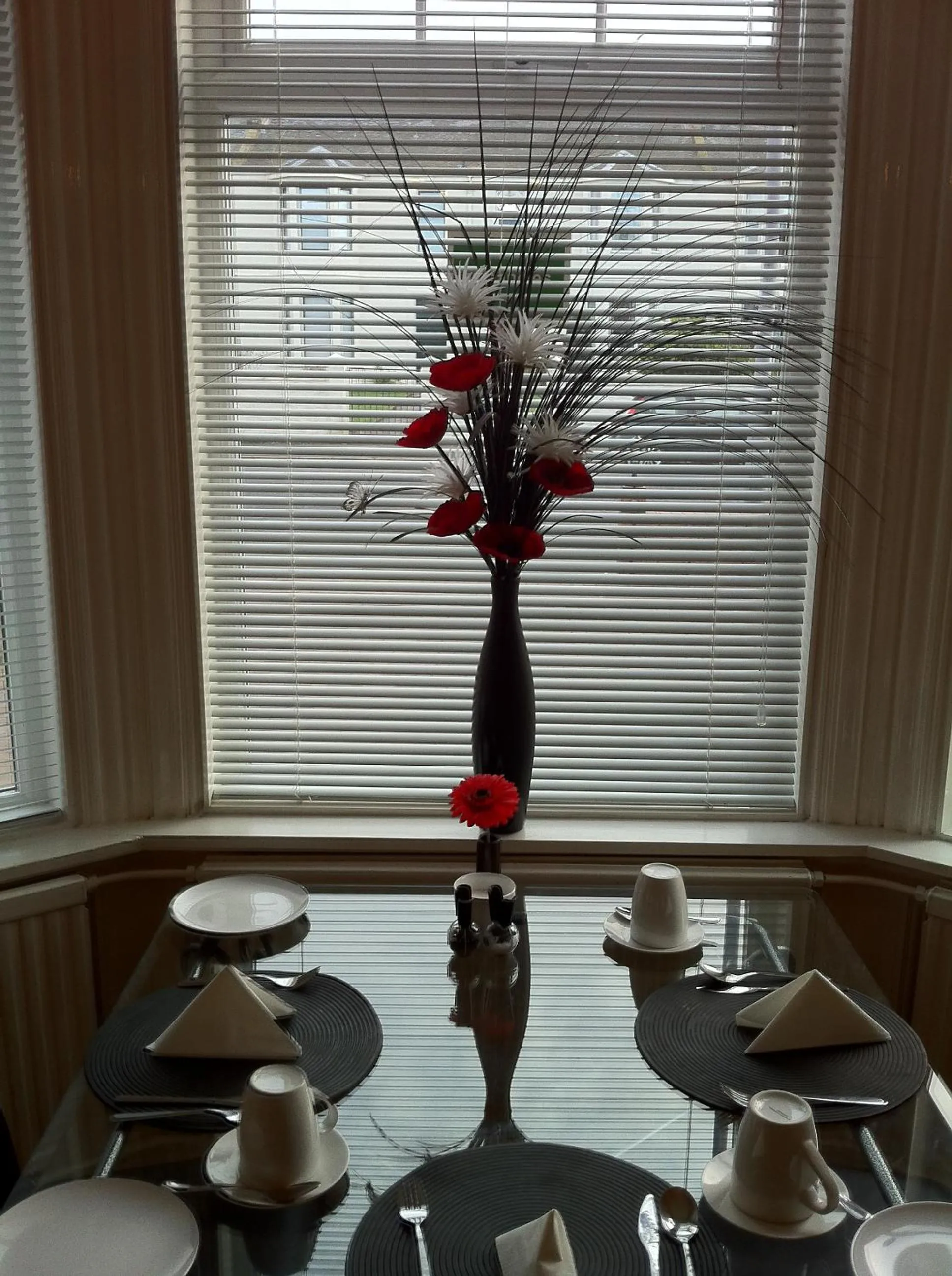 Restaurant/places to eat in Beechwood Ensuite Guest House