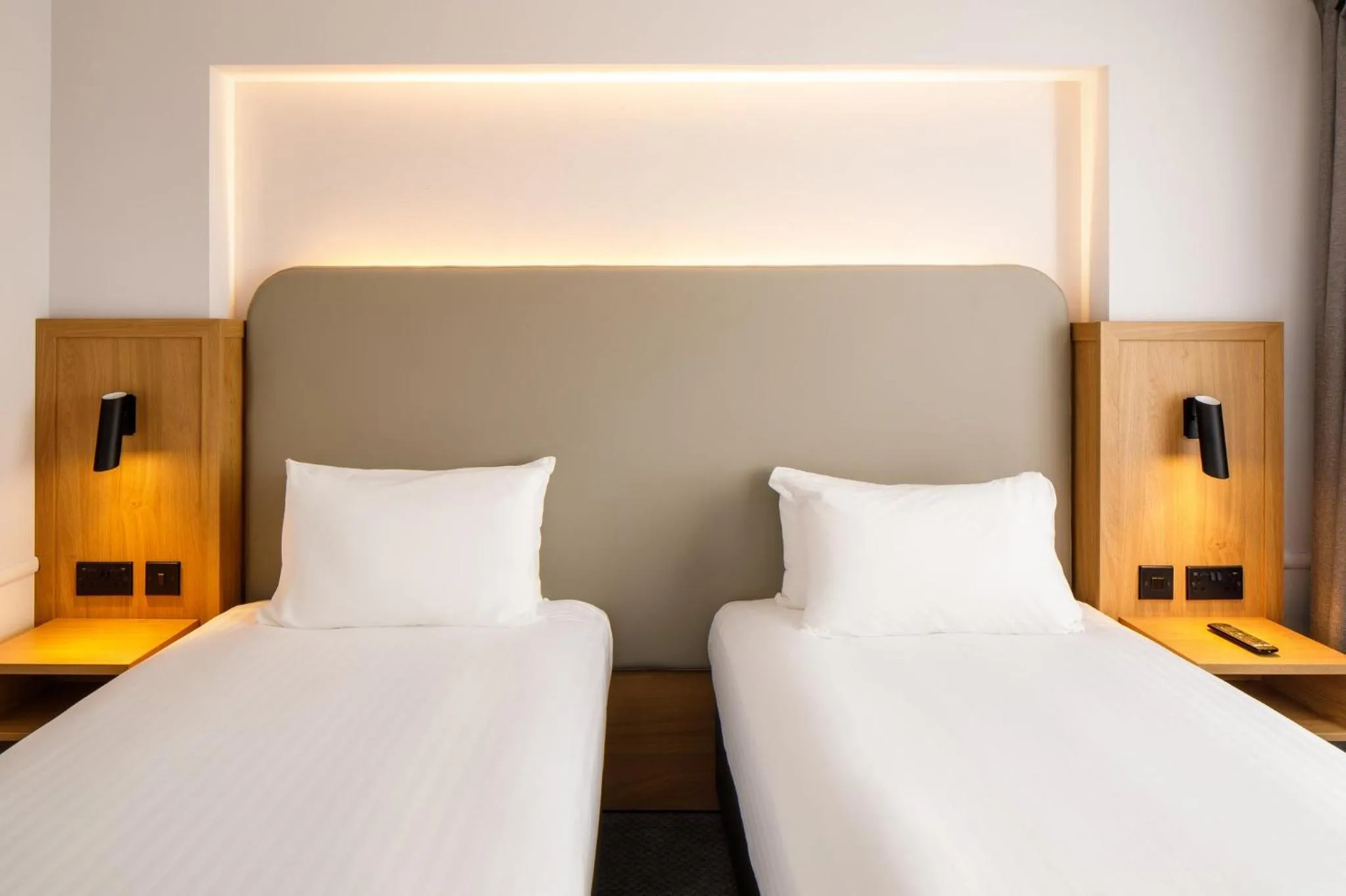 Photo of the whole room, Bed in Holiday Inn Basildon by IHG