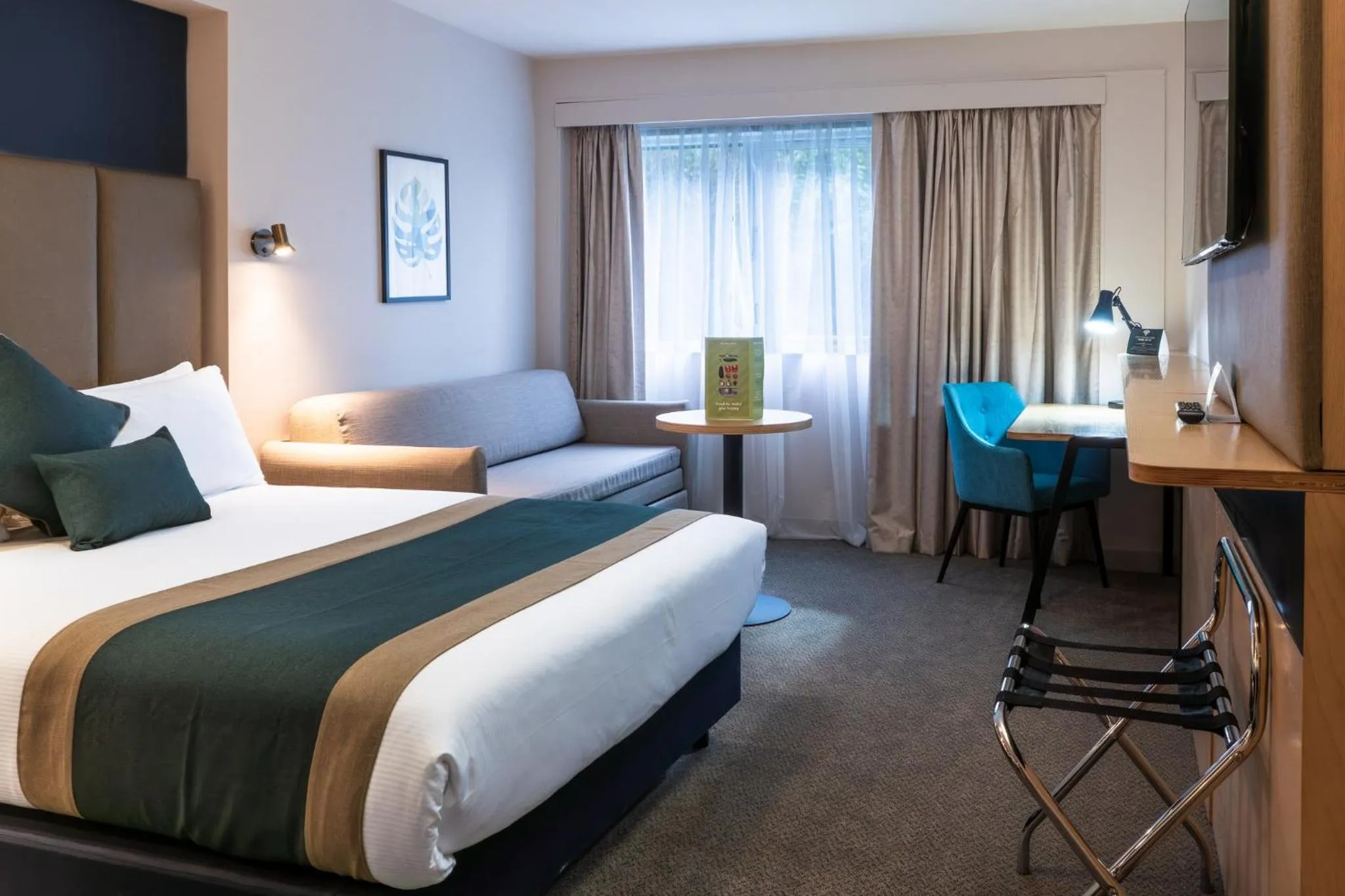 Photo of the whole room, Bed in Holiday Inn Maidstone-Sevenoaks by IHG