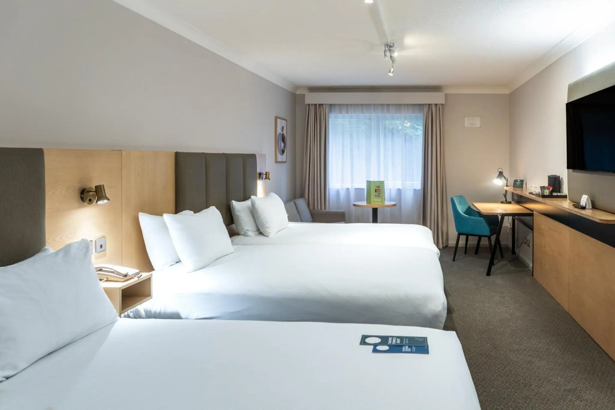 Photo of the whole room, Bed in Holiday Inn Maidstone-Sevenoaks by IHG
