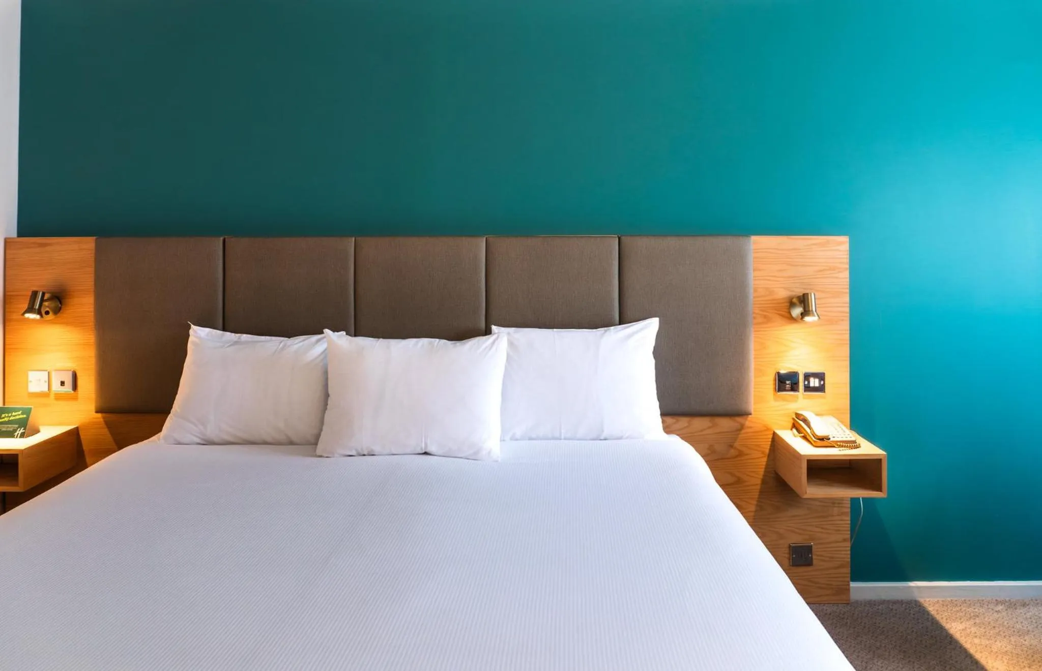 Photo of the whole room, Bed in Holiday Inn Maidstone-Sevenoaks by IHG